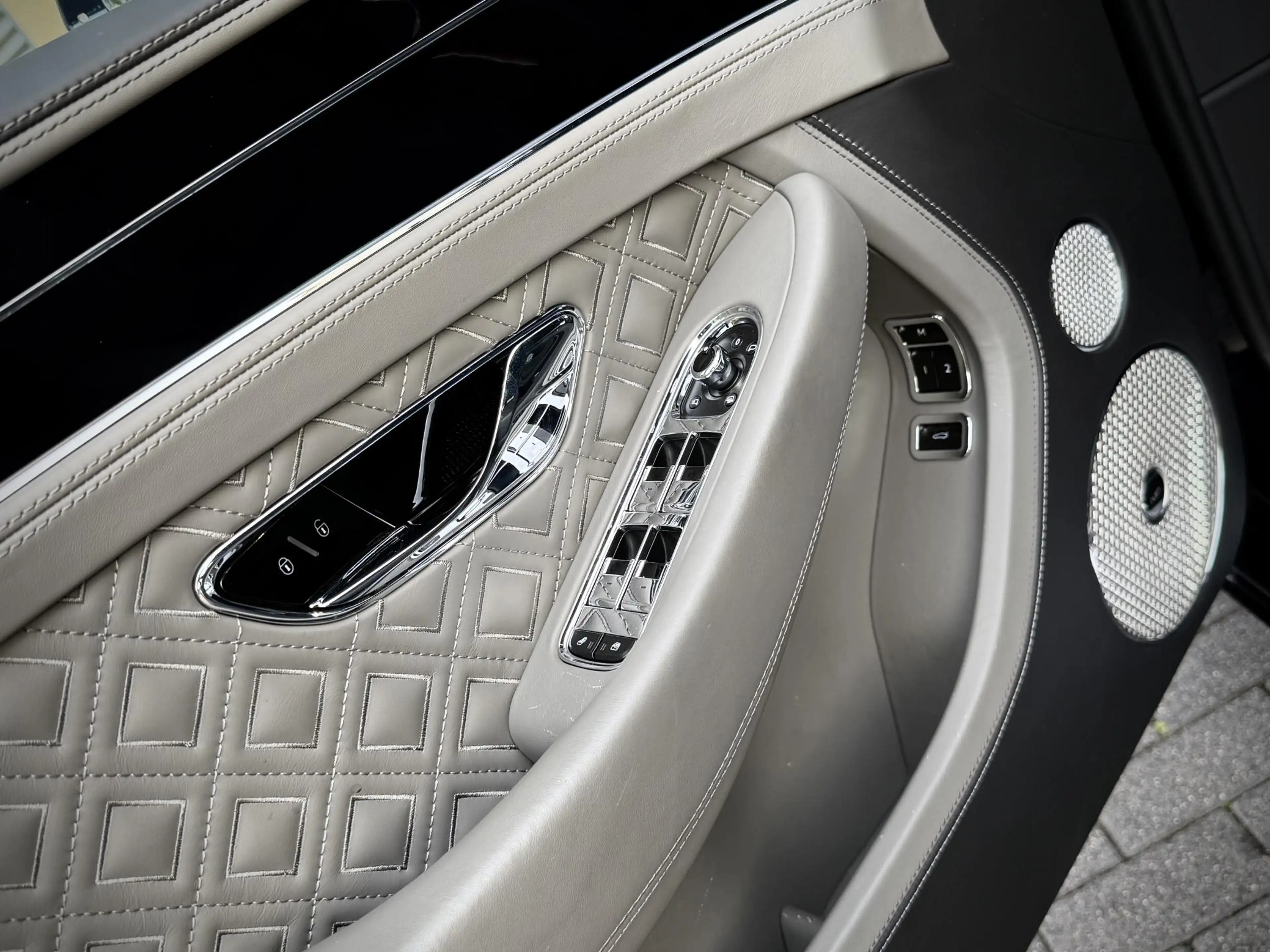 Bentley Continental GT NAIM/Massage/Sofclose/Rotating Screen 4.0 V8 — photo 25
