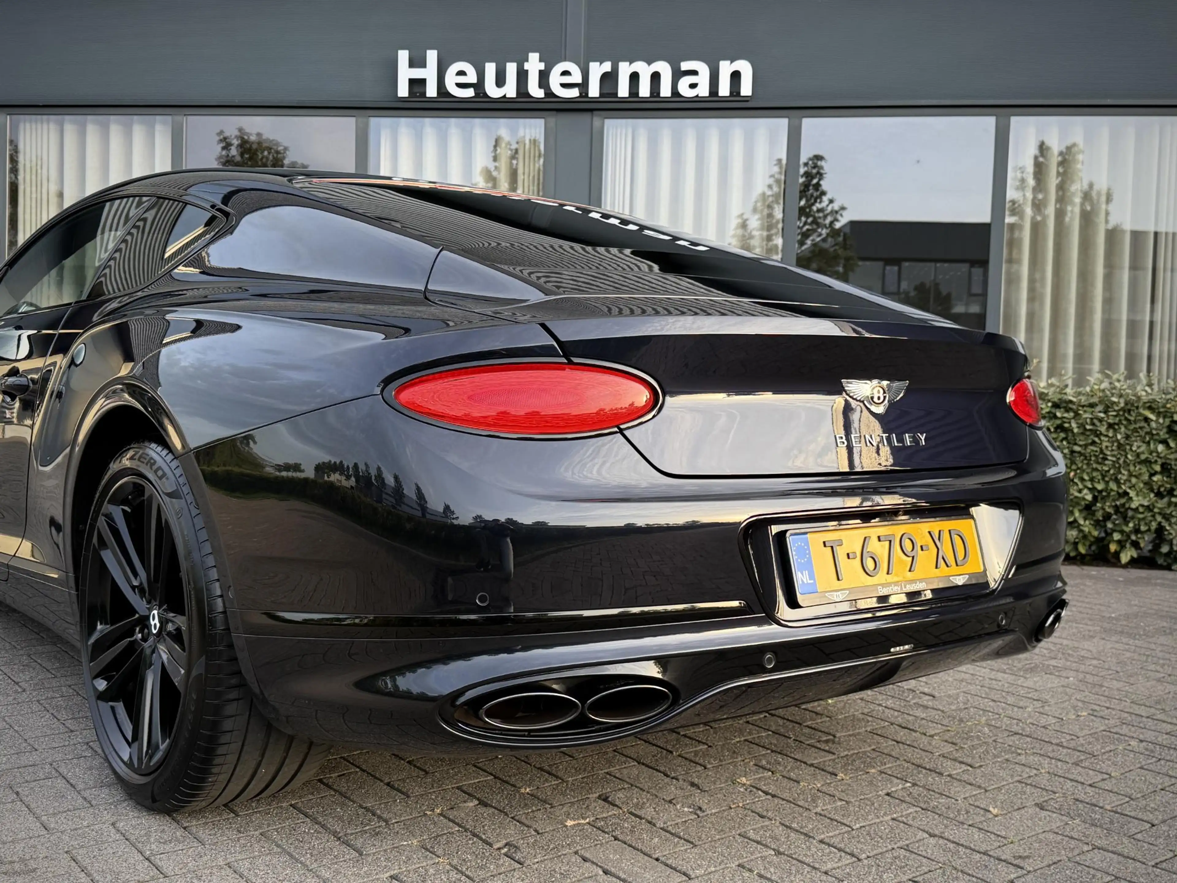 Bentley Continental GT NAIM/Massage/Sofclose/Rotating Screen 4.0 V8 — photo 12