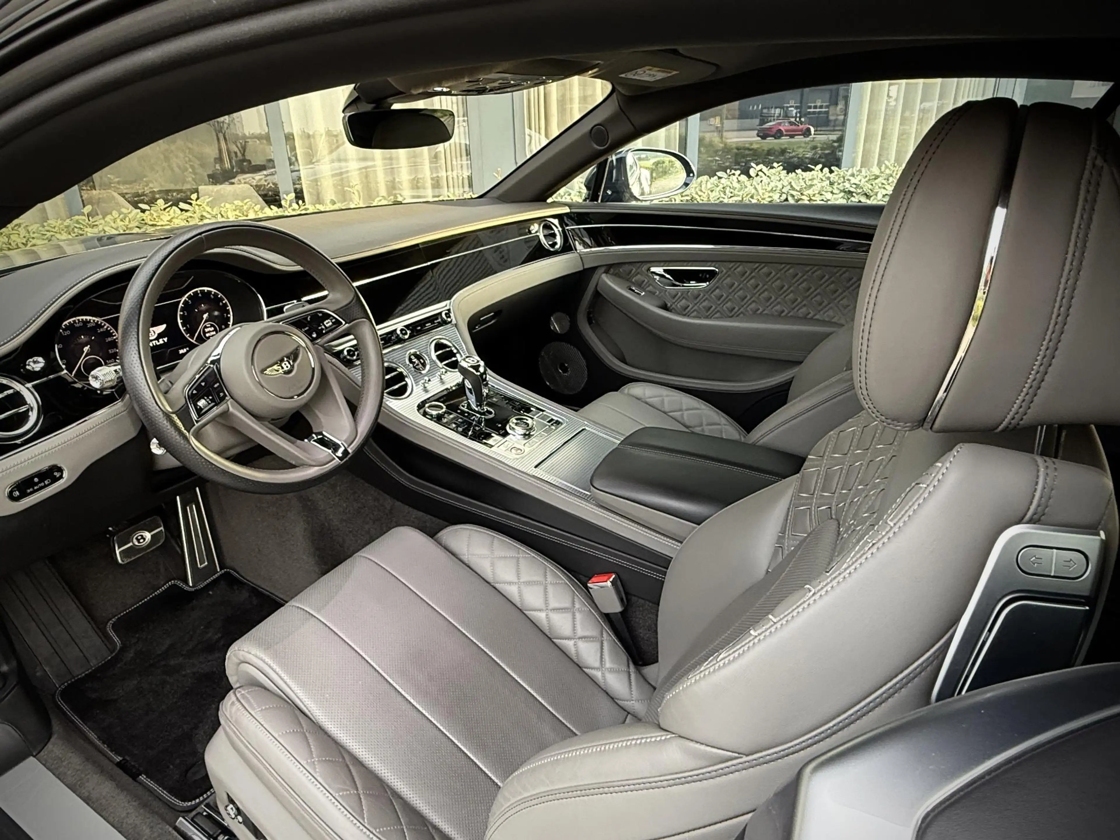 Bentley Continental GT NAIM/Massage/Sofclose/Rotating Screen 4.0 V8 — photo 22