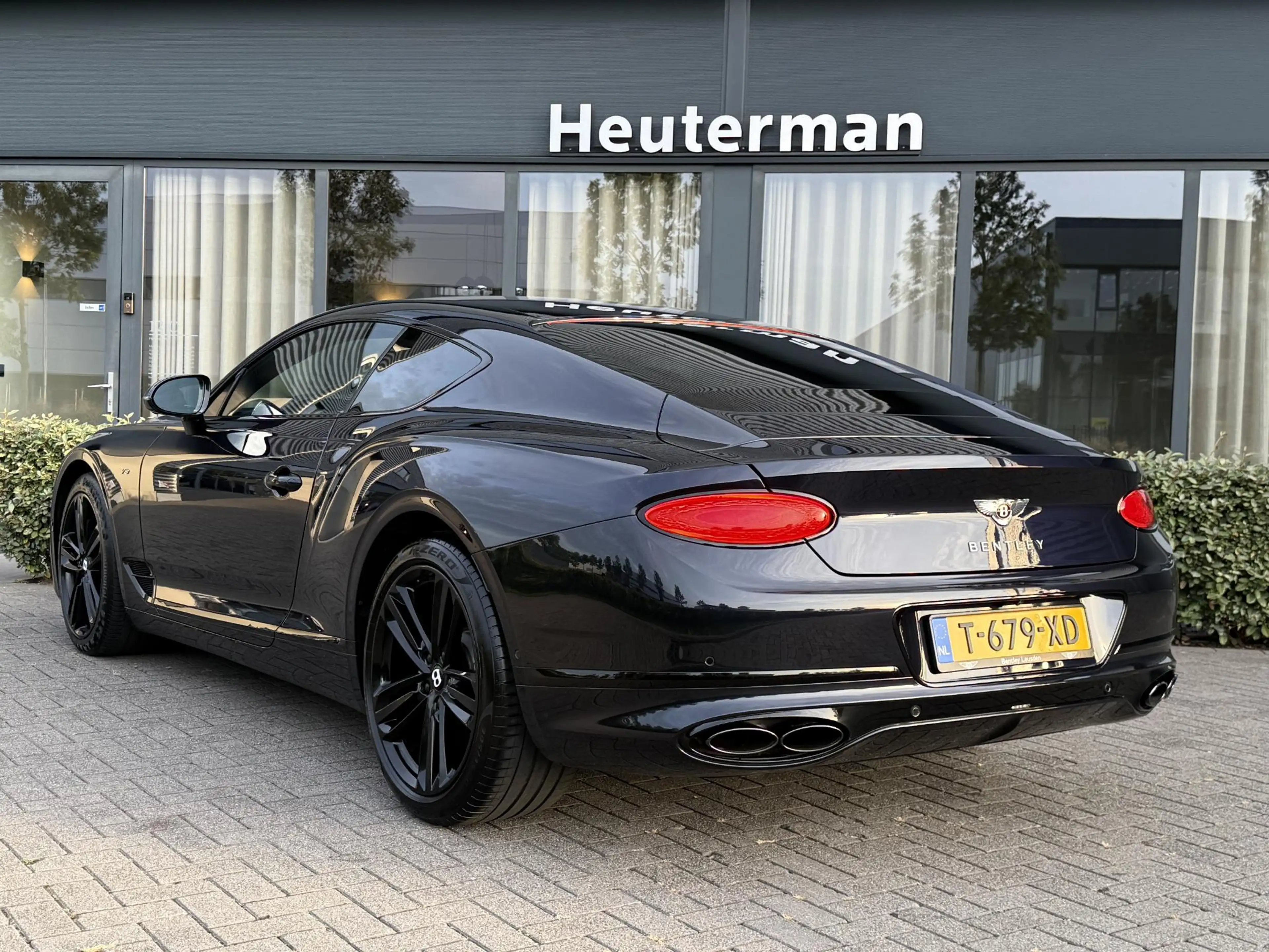 Bentley Continental GT NAIM/Massage/Sofclose/Rotating Screen 4.0 V8 — photo 14