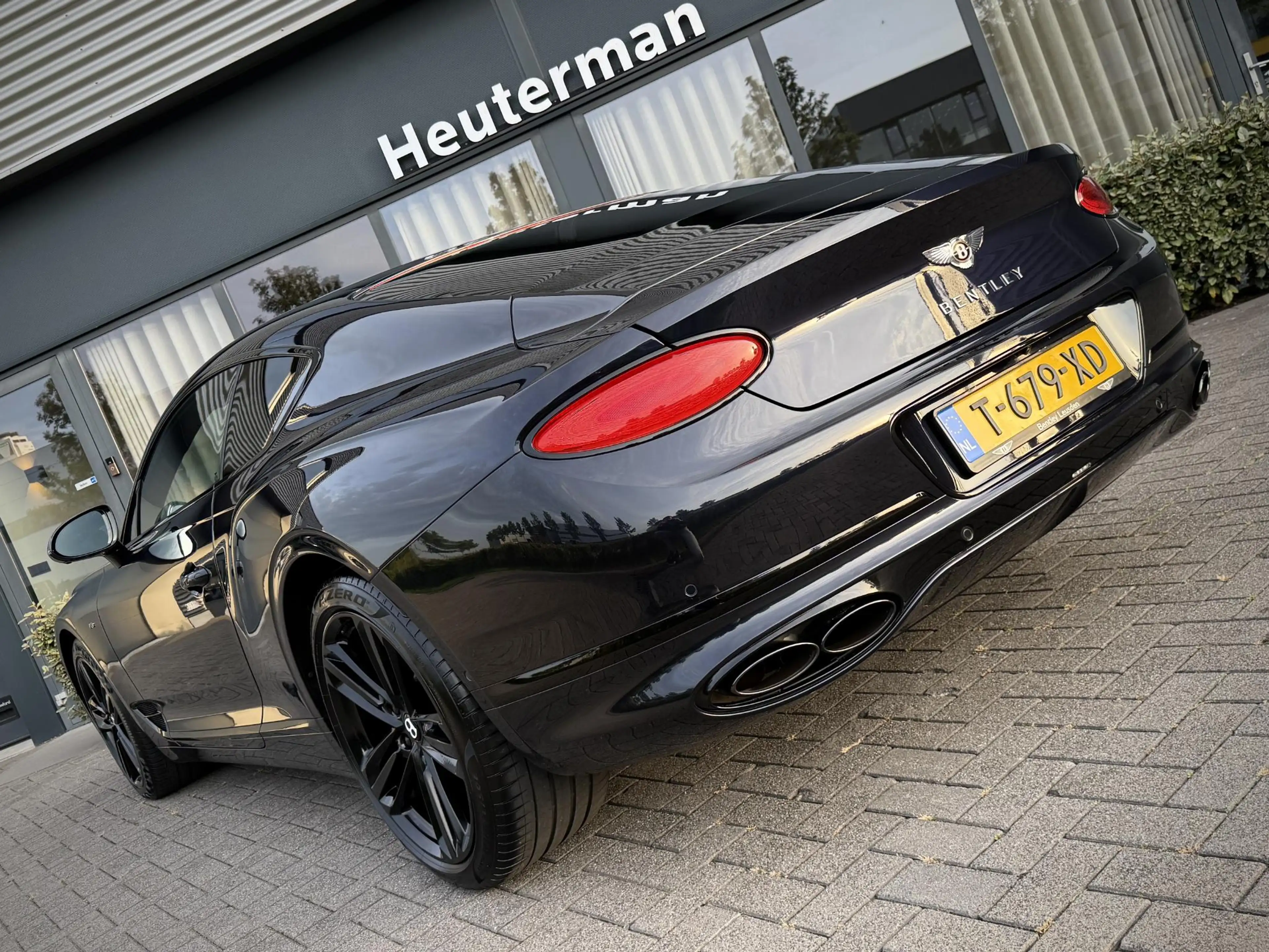 Bentley Continental GT NAIM/Massage/Sofclose/Rotating Screen 4.0 V8 — photo 8