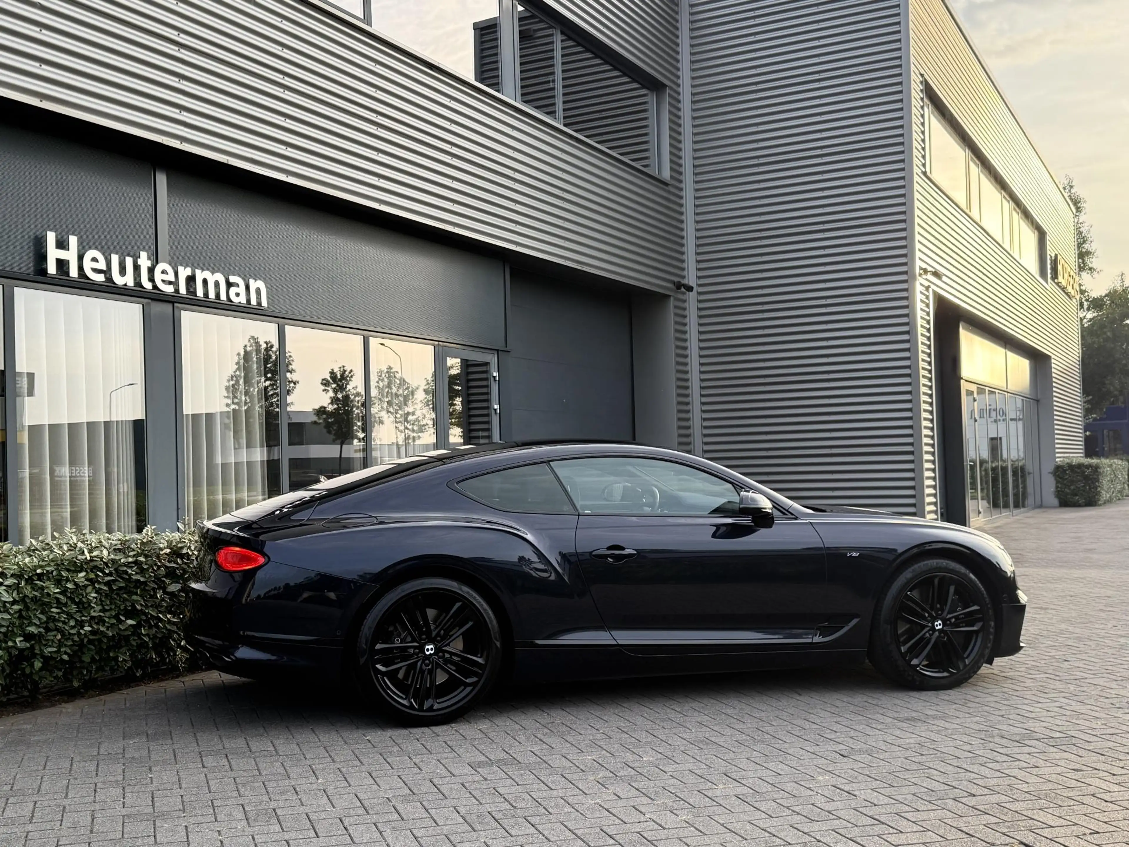 Bentley Continental GT NAIM/Massage/Sofclose/Rotating Screen 4.0 V8 — photo 42