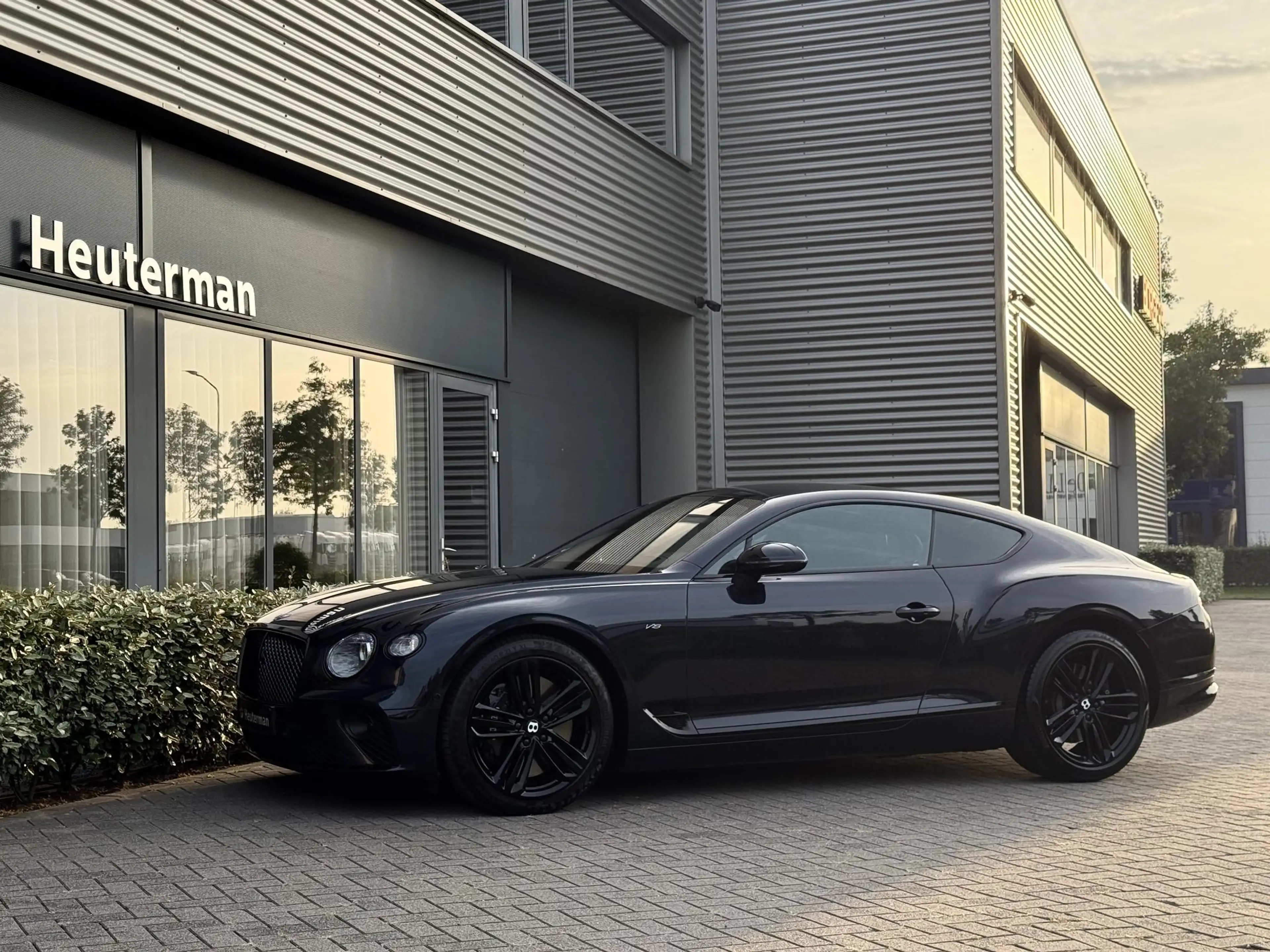Bentley Continental GT NAIM/Massage/Sofclose/Rotating Screen 4.0 V8 — photo 41
