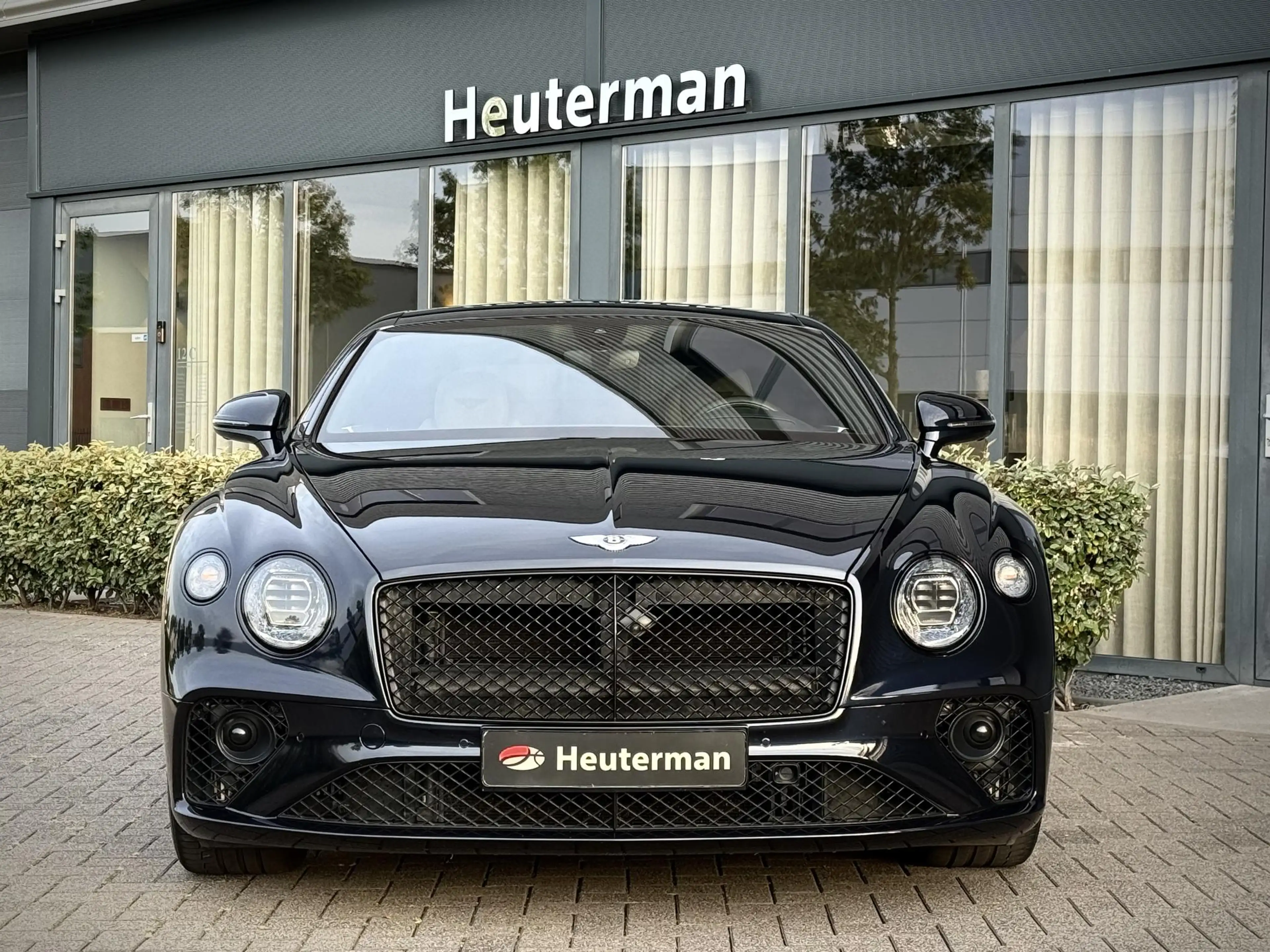 Bentley Continental GT NAIM/Massage/Sofclose/Rotating Screen 4.0 V8 — photo 5