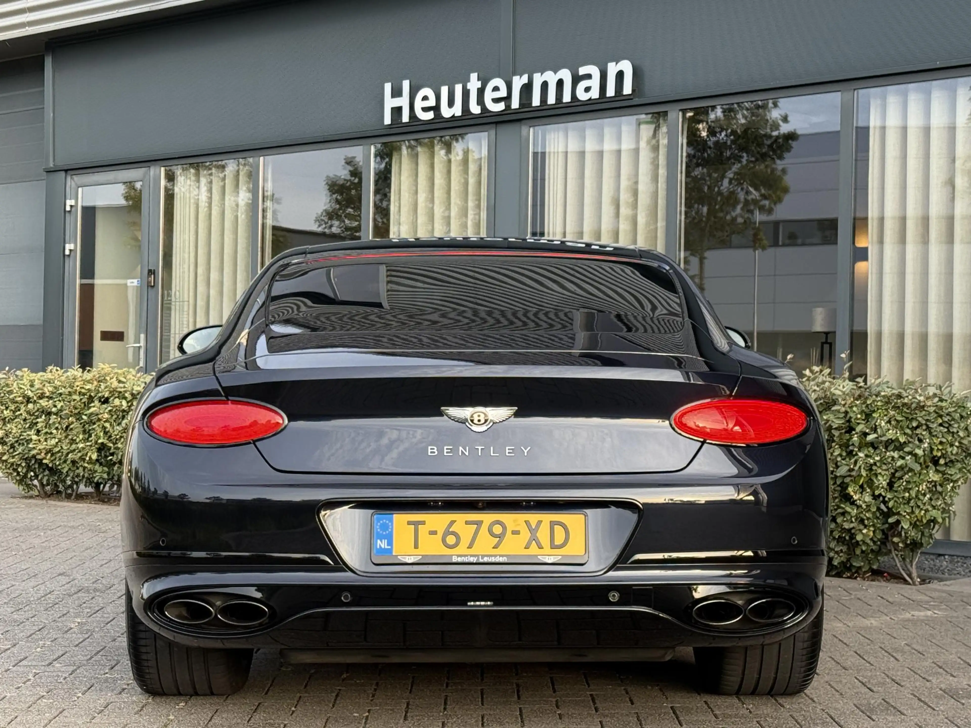 Bentley Continental GT NAIM/Massage/Sofclose/Rotating Screen 4.0 V8 — photo 6