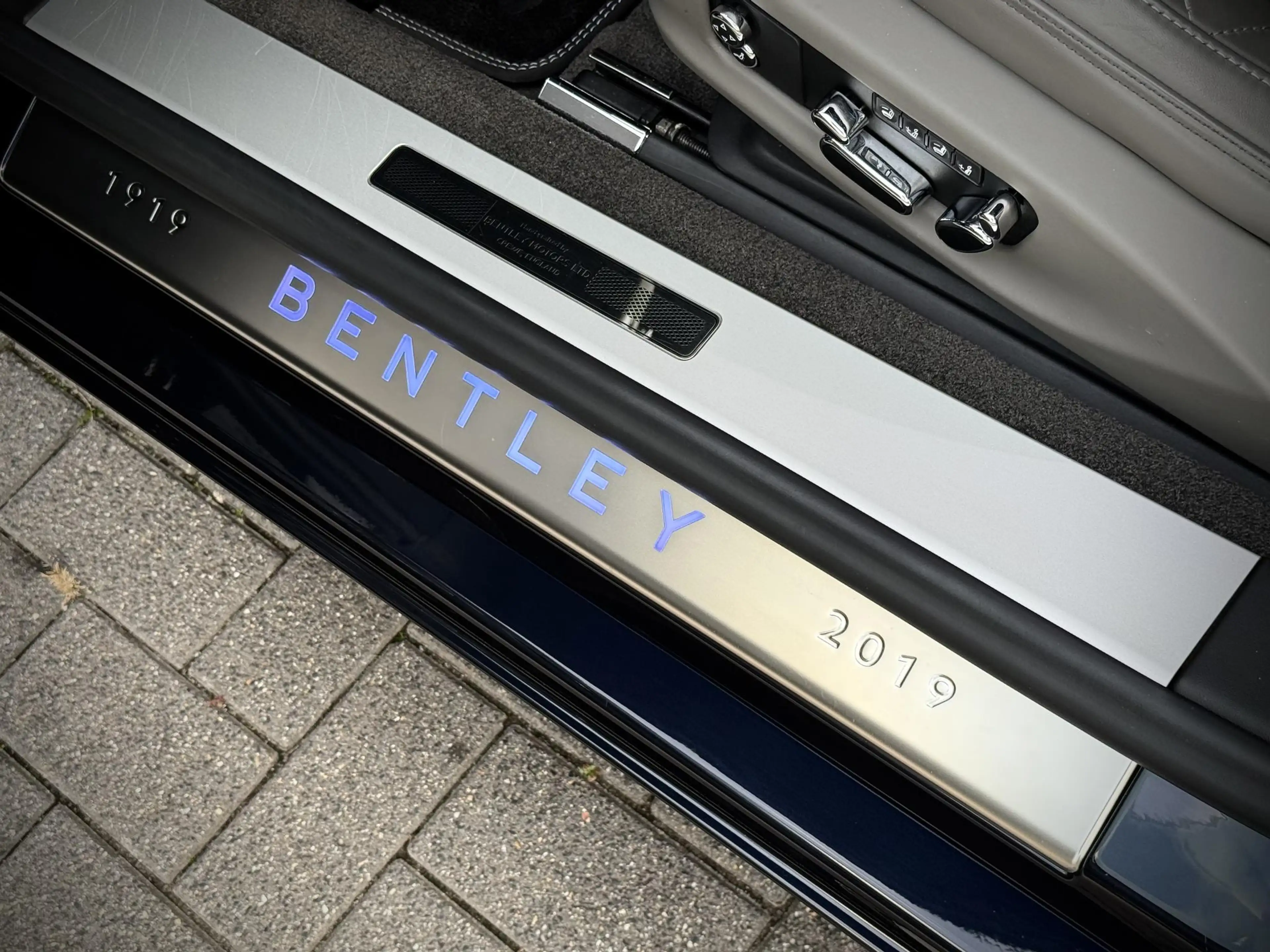 Bentley Continental GT NAIM/Massage/Sofclose/Rotating Screen 4.0 V8 — photo 29