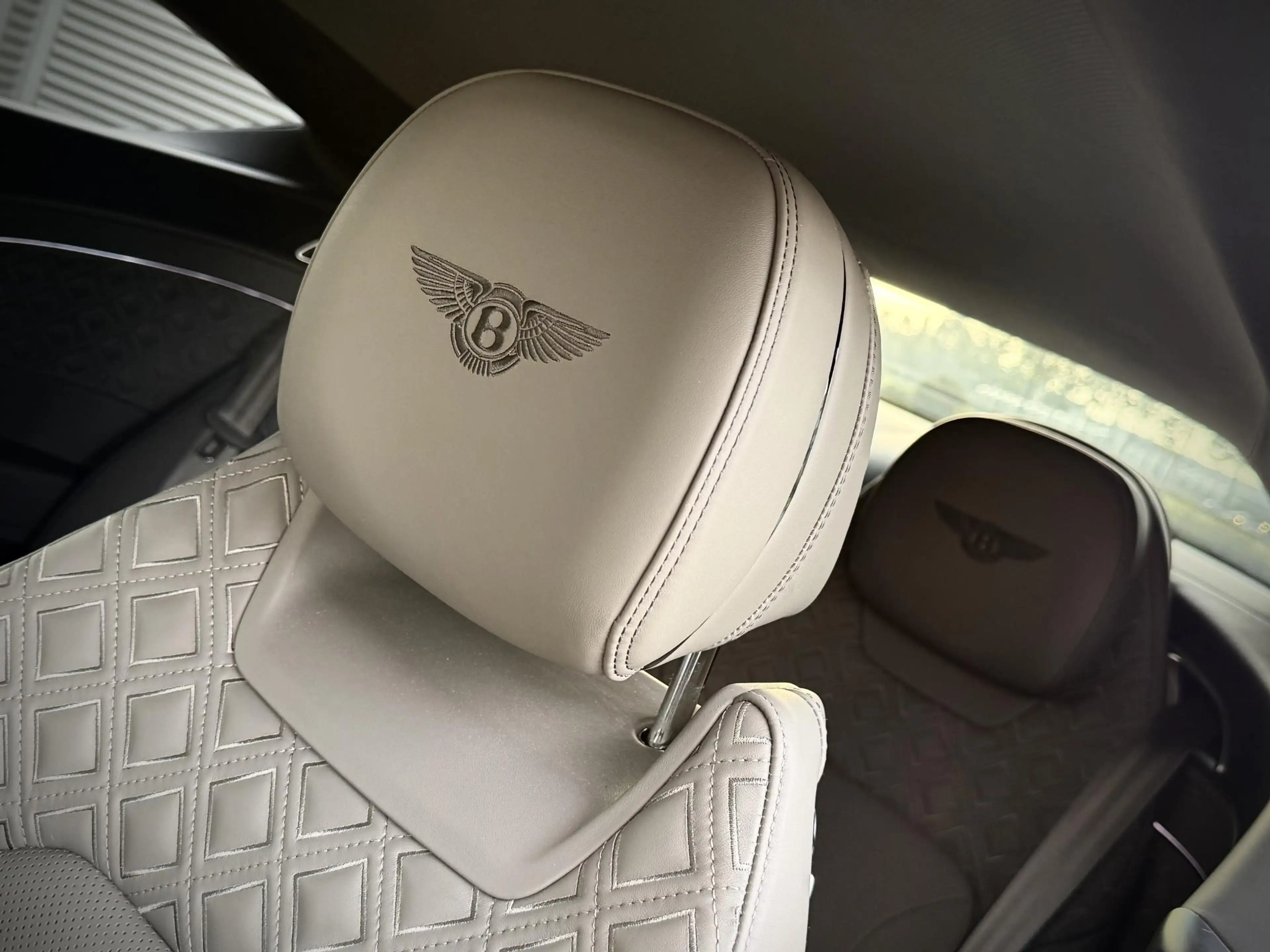 Bentley Continental GT NAIM/Massage/Sofclose/Rotating Screen 4.0 V8 — photo 24