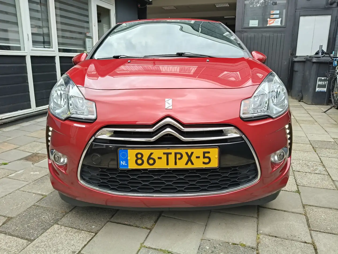 Citroen DS3 1.6 So Chic Rood - 2