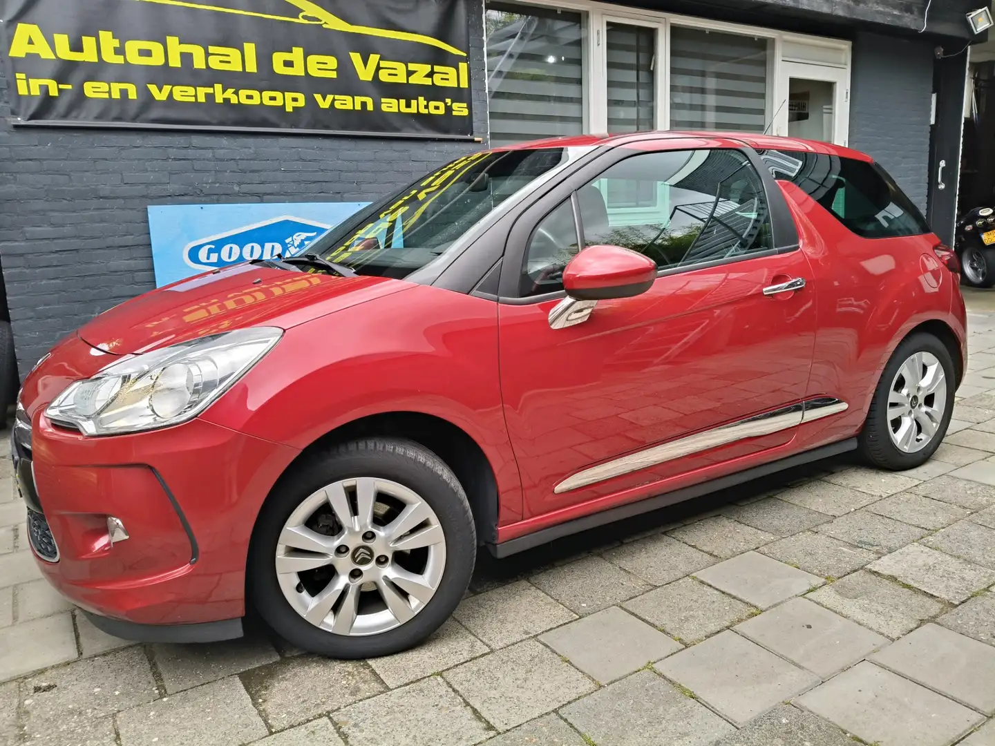 Citroen DS3 1.6 So Chic Rood - 1