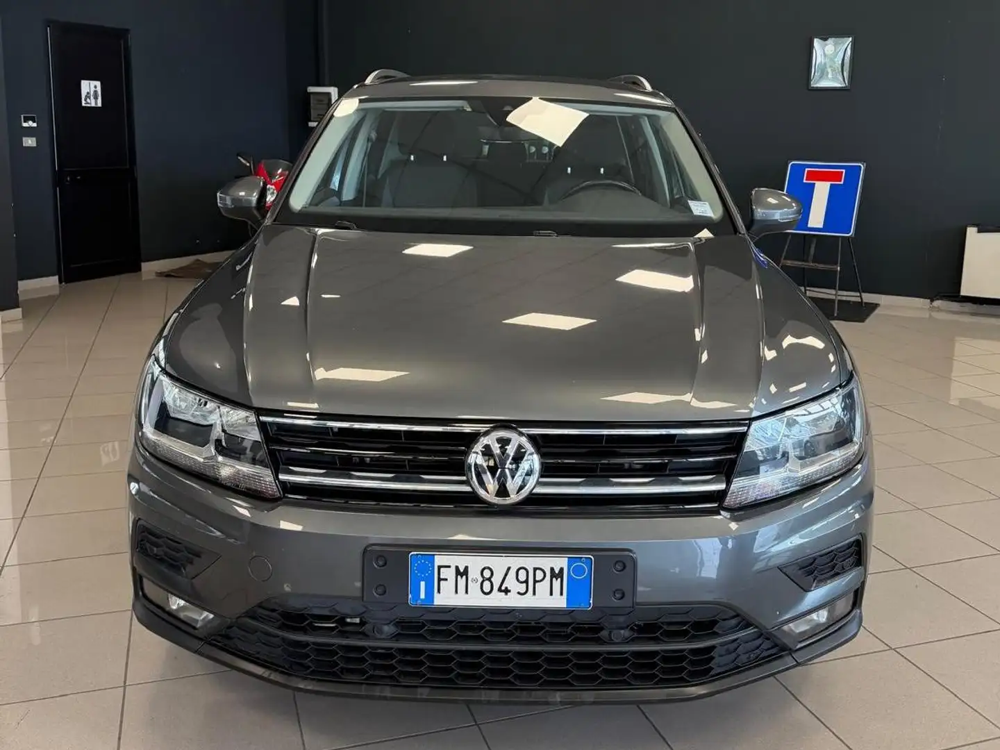 Volkswagen Tiguan Tiguan II 2016 2.0 tdi Executive 4motion 150cv dsg Gris - 2