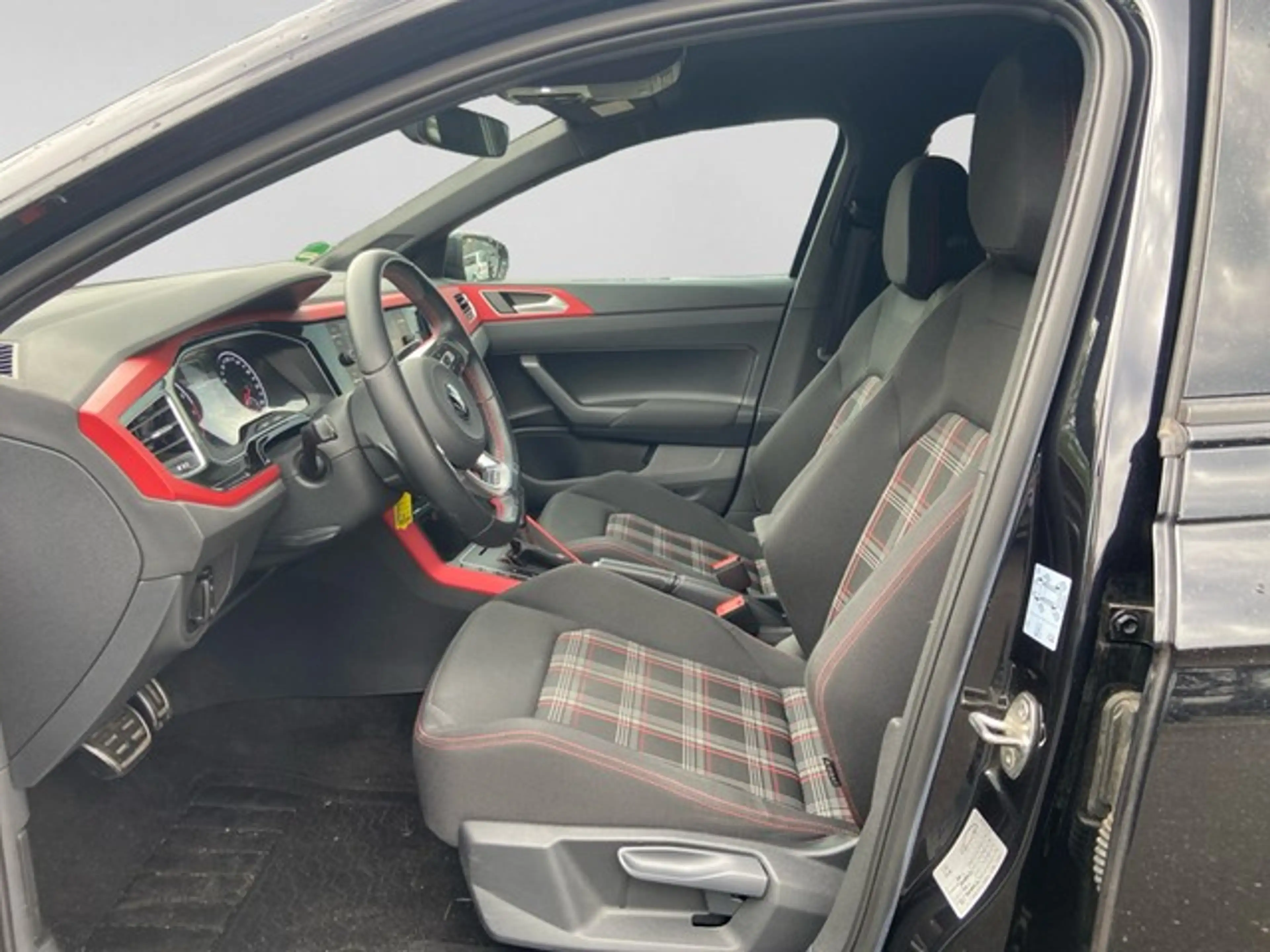 Volkswagen Polo GTI 2.0TSI DSG — photo 10