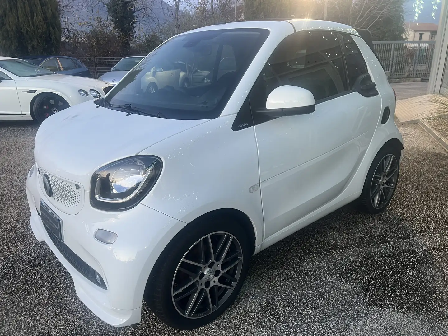 smart forTwo Fortwo III 2015 Cabrio 0.9 t Brabus 109cv twinamic Weiß - 2