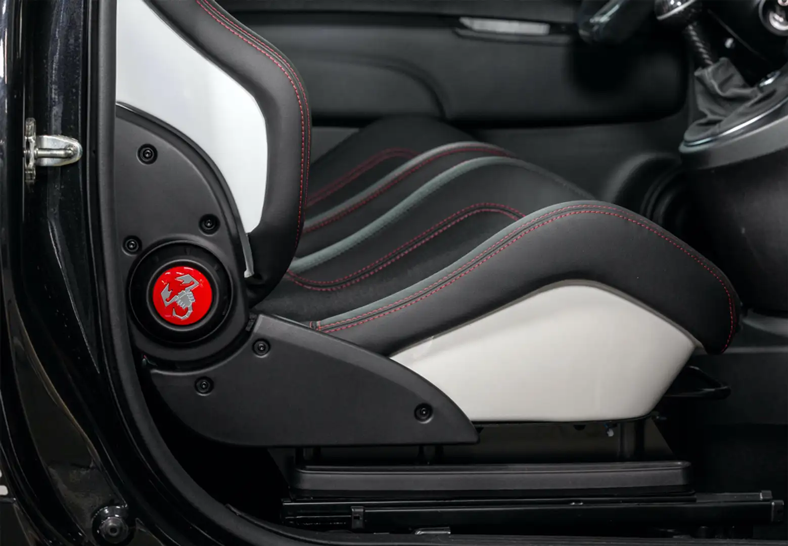 Abarth 695 1.4T JET 132KW - 2