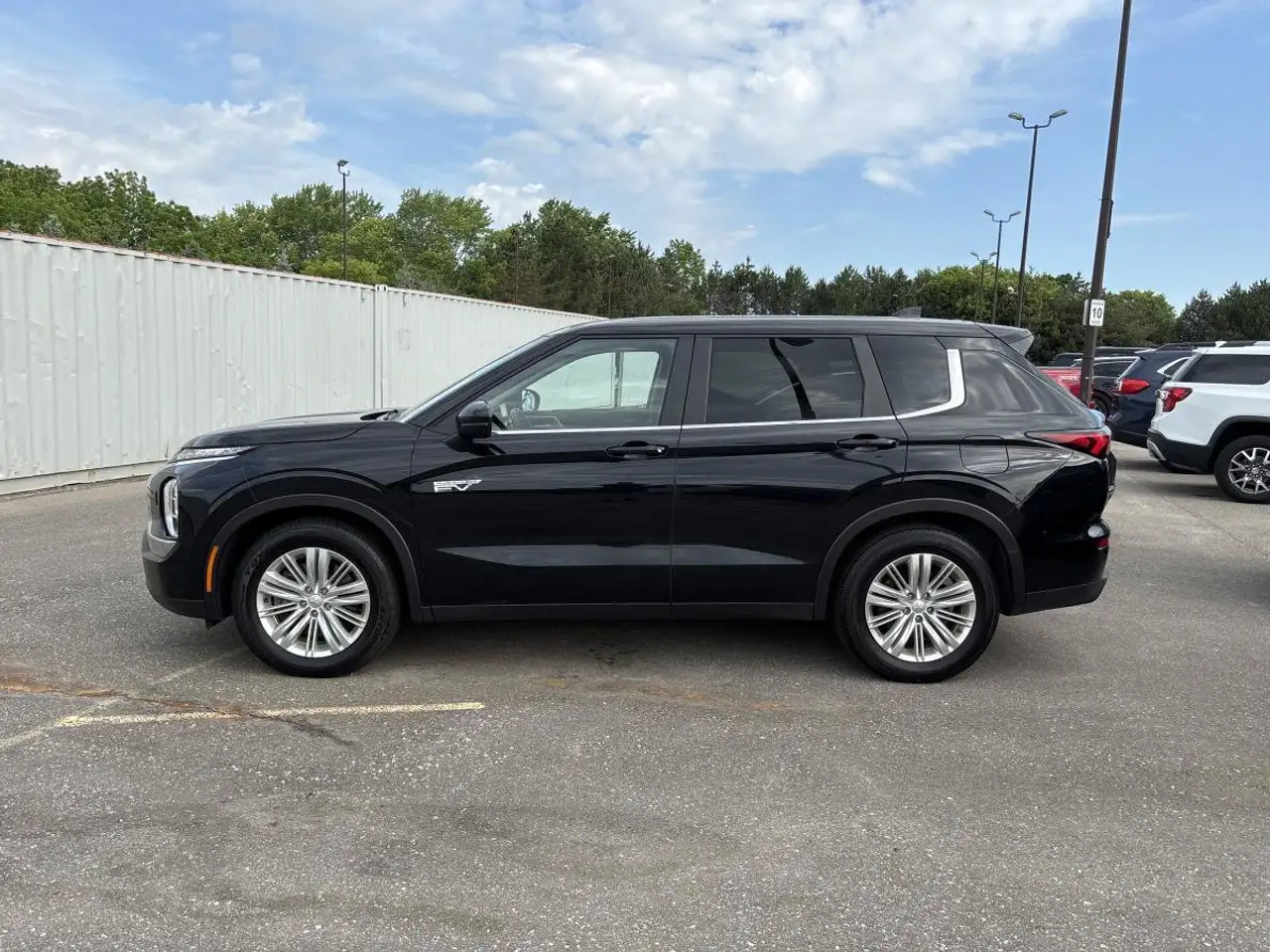Mitsubishi Outlander photo Mitsubishi Outlander