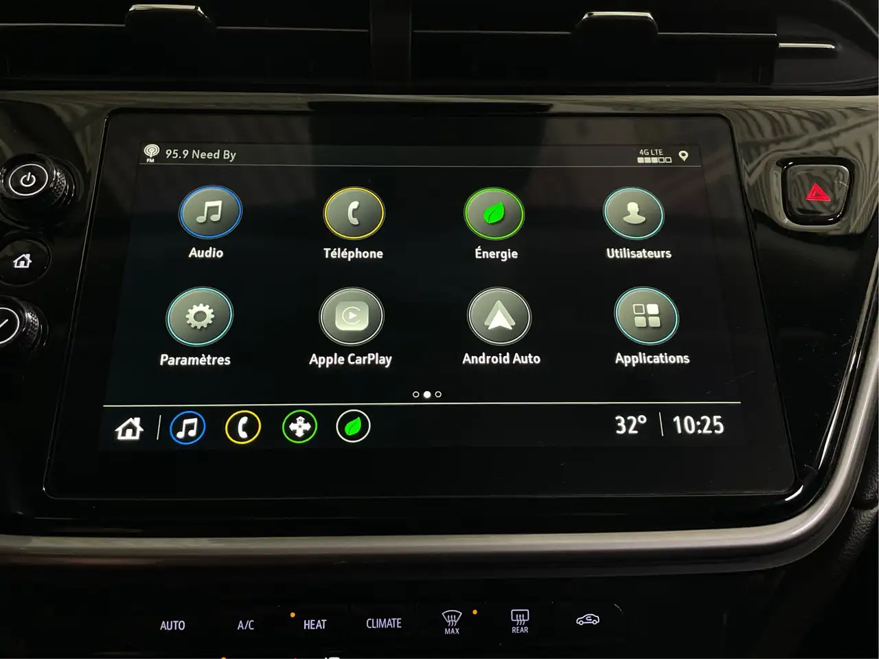 Chevrolet Bolt photo Chevrolet Bolt