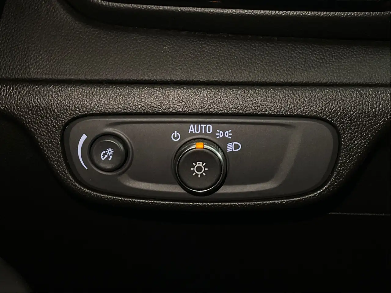Chevrolet Bolt photo Chevrolet Bolt
