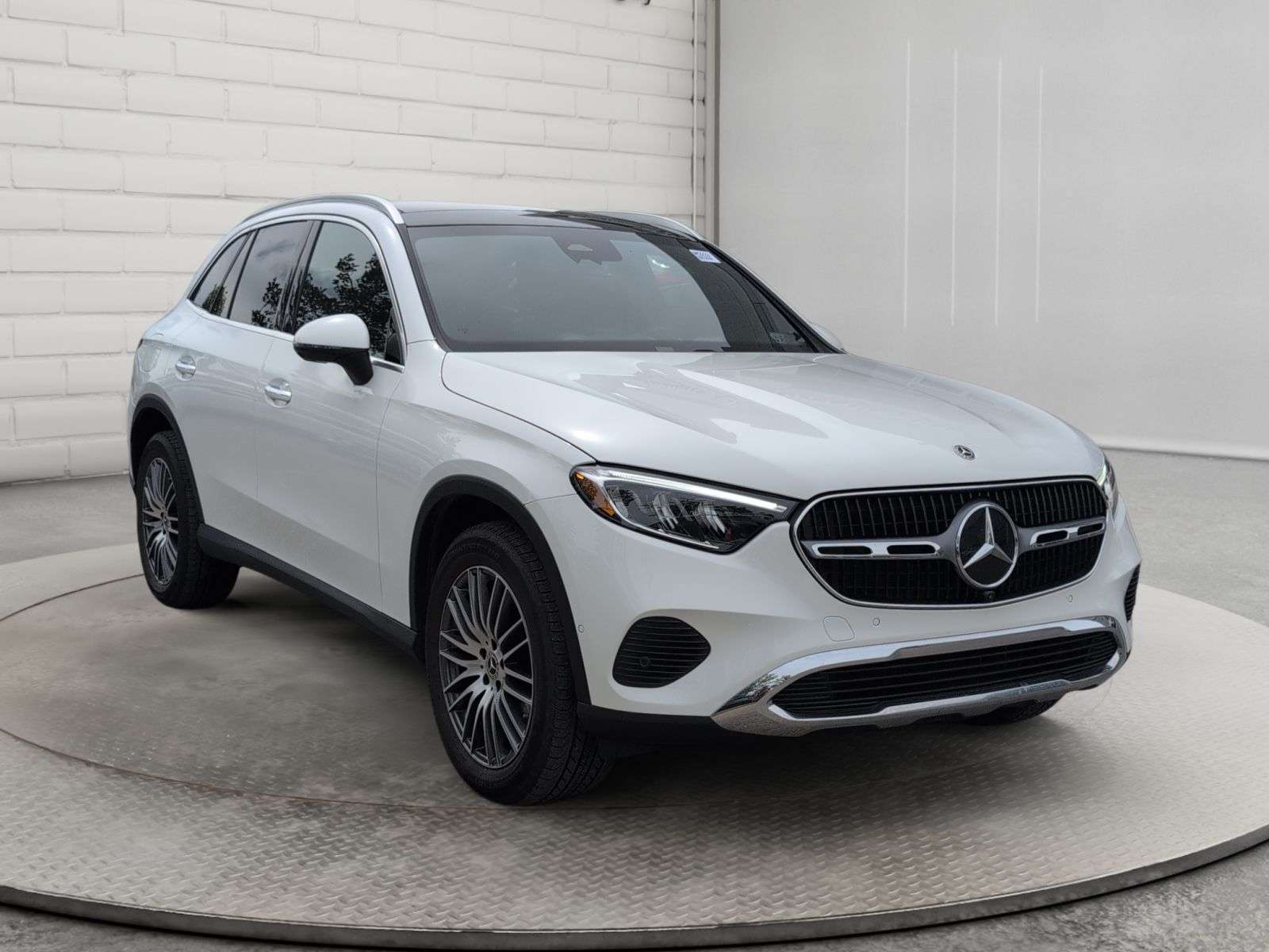 2024 Mercedes-Benz GLC 4Matic: Exclusive Trim, Clean CarFAX, Non-Rental — снимка 1