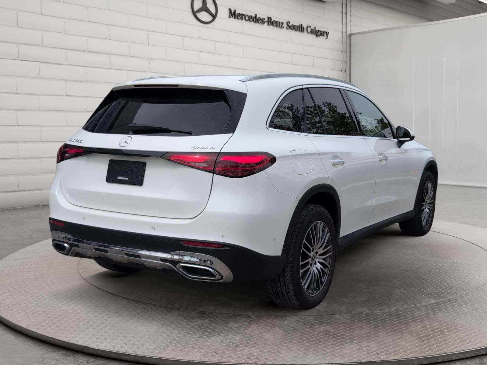 2024 Mercedes-Benz GLC 4Matic: Exclusive Trim, Clean CarFAX, Non-Rental — снимка 1