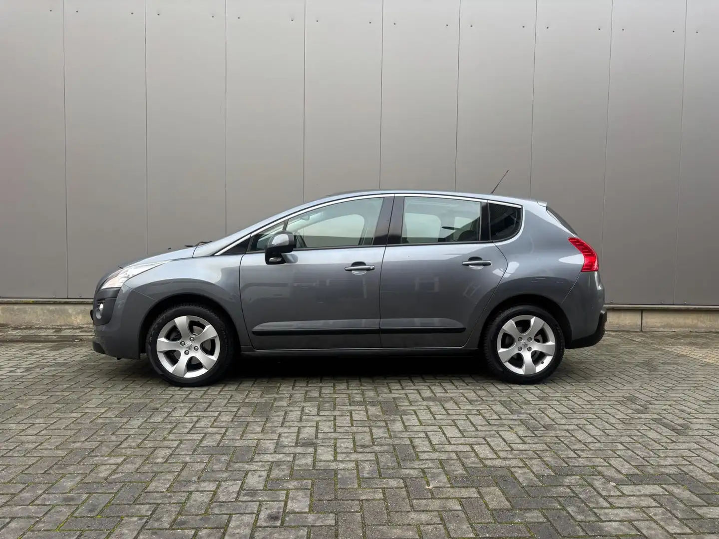 Peugeot 3008 1.6 THP ST Premium Gris - 2