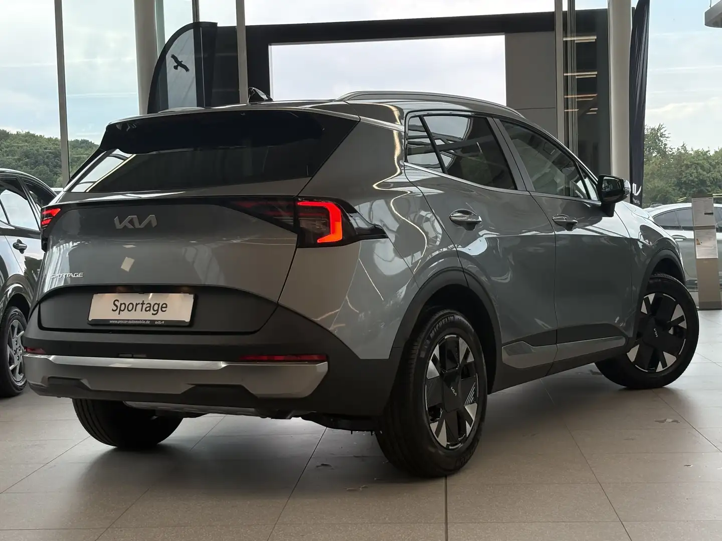 Kia Sportage FL 1.6 T-GDI VISION DCT+KAMER+NAV+PDC Grau - 2