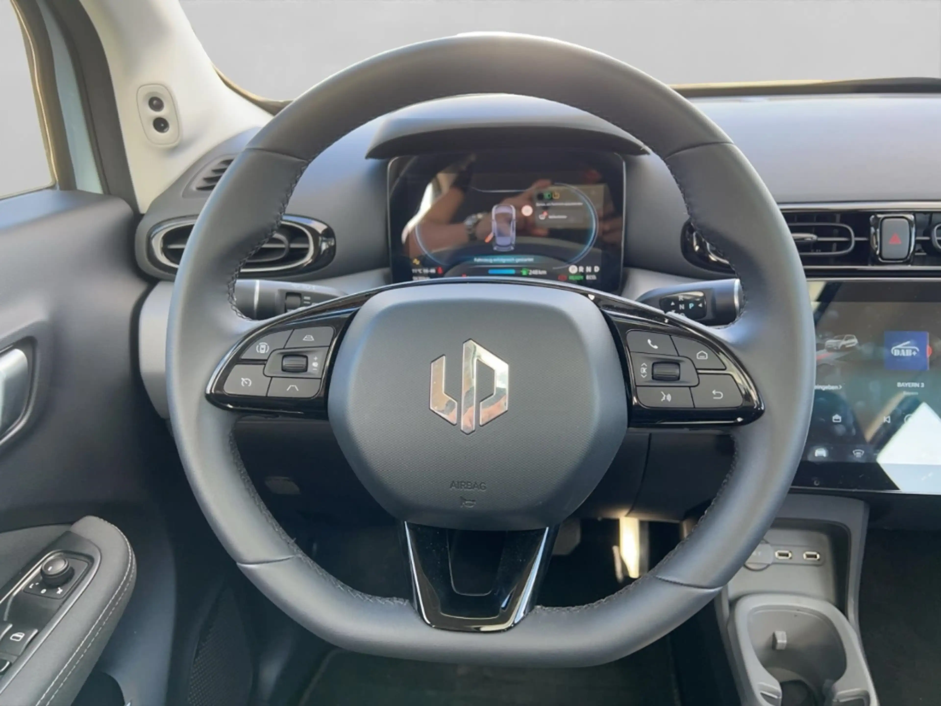 Leapmotor T03 70 kW BEV Panorama Navi ACC Fahrerprofil Musikstre — photo 12