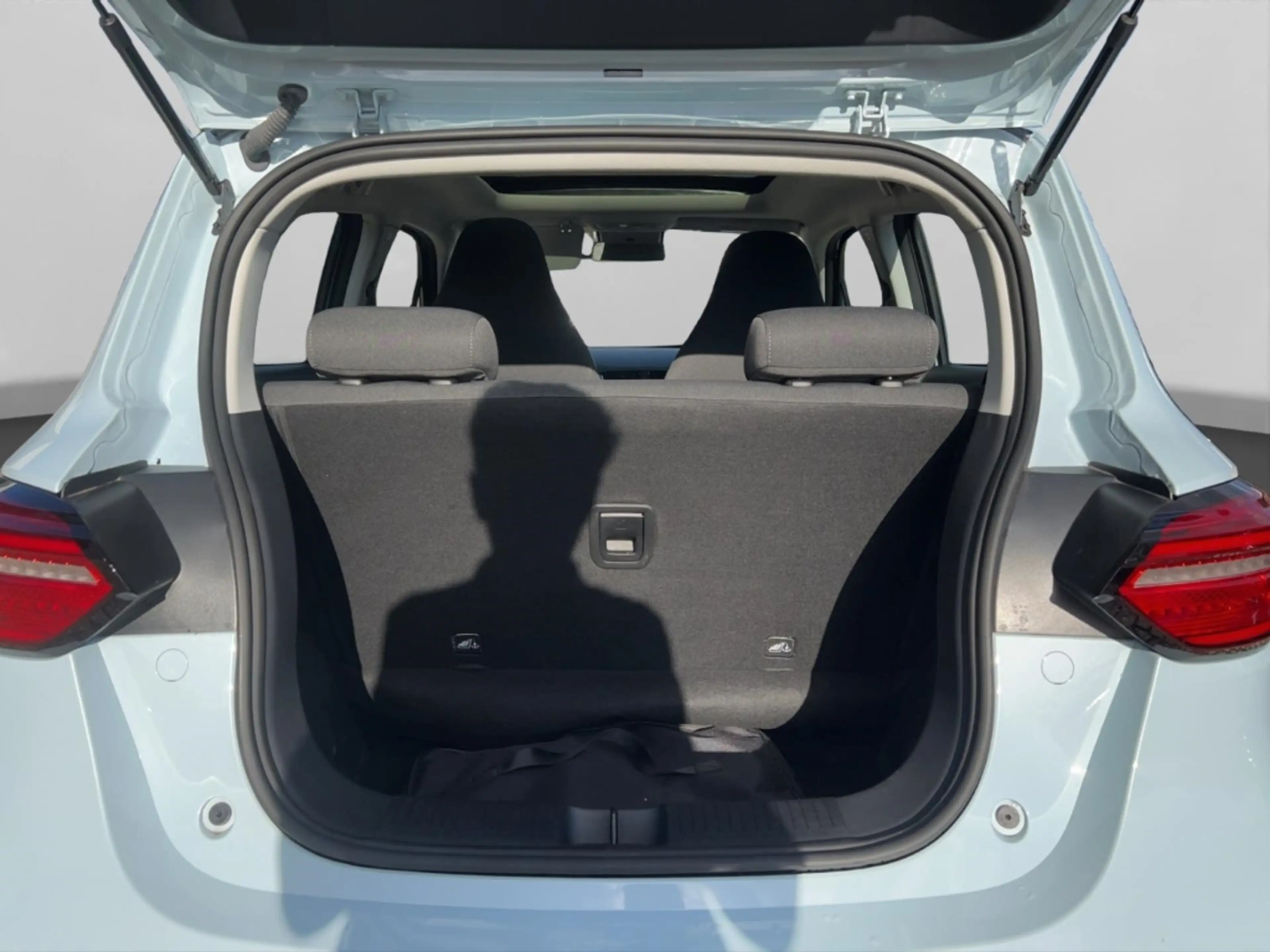 Leapmotor T03 70 kW BEV Panorama Navi ACC Fahrerprofil Musikstre — photo 15