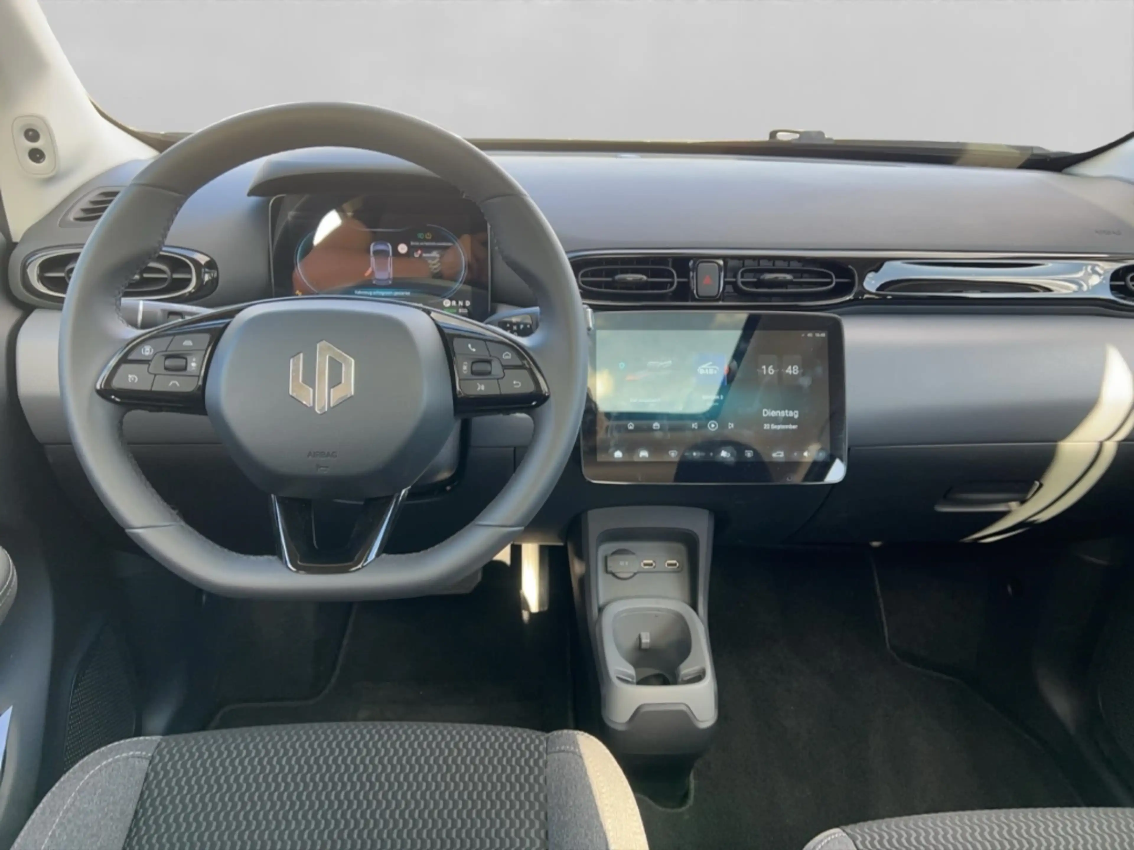 Leapmotor T03 70 kW BEV Panorama Navi ACC Fahrerprofil Musikstre — photo 11