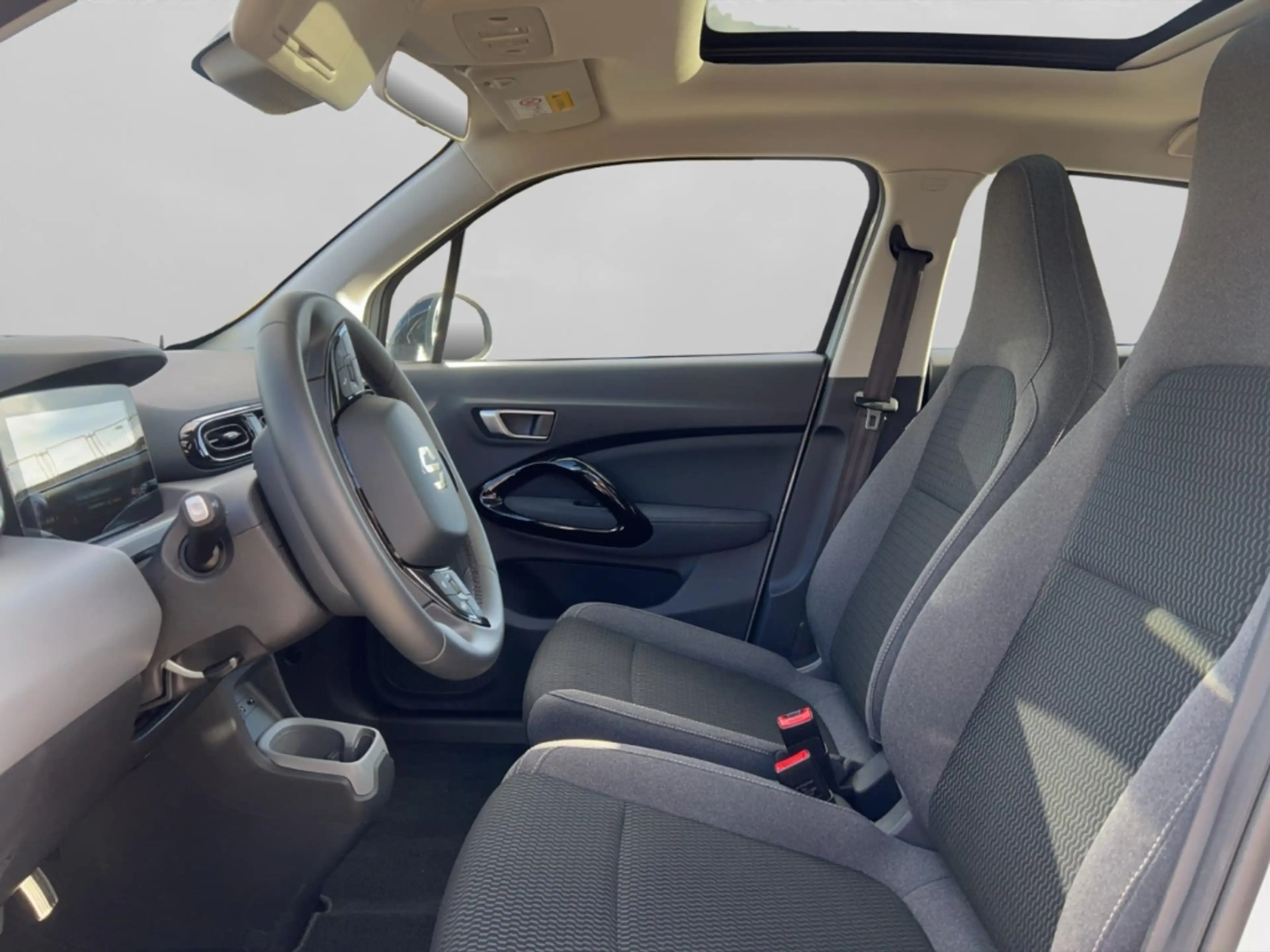 Leapmotor T03 70 kW BEV Panorama Navi ACC Fahrerprofil Musikstre — photo 10