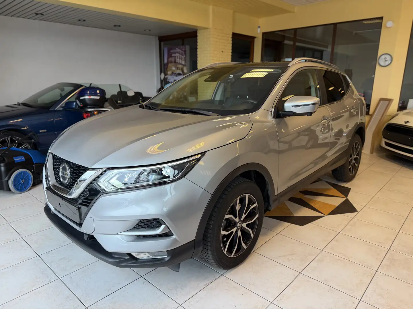 Nissan Qashqai 1.3 DIG-T*Automat*Camera 360*Navi* - 1