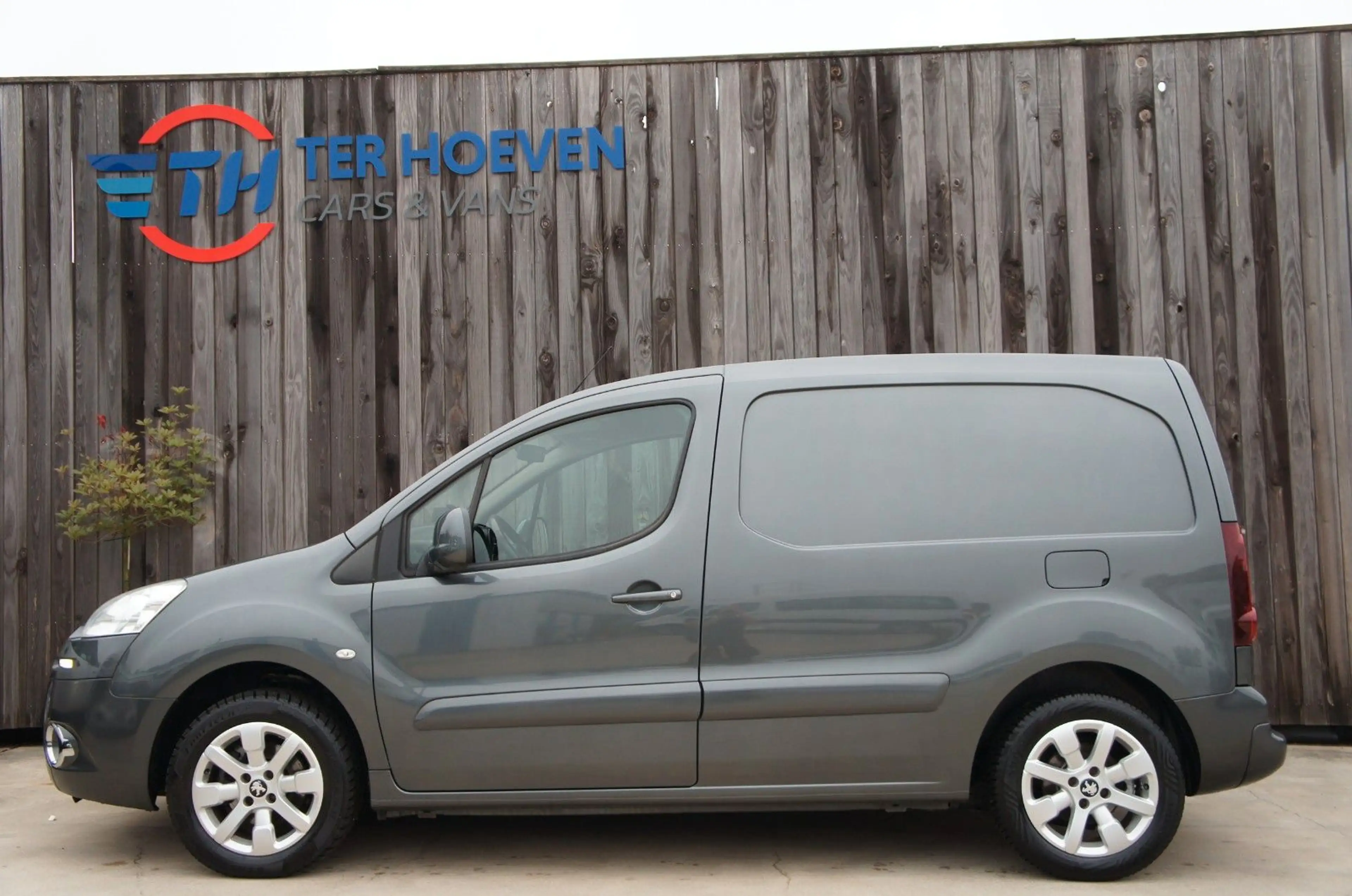 Peugeot Partner e-HDi L1H1 Klima Navi Tempom. 66KW Euro5