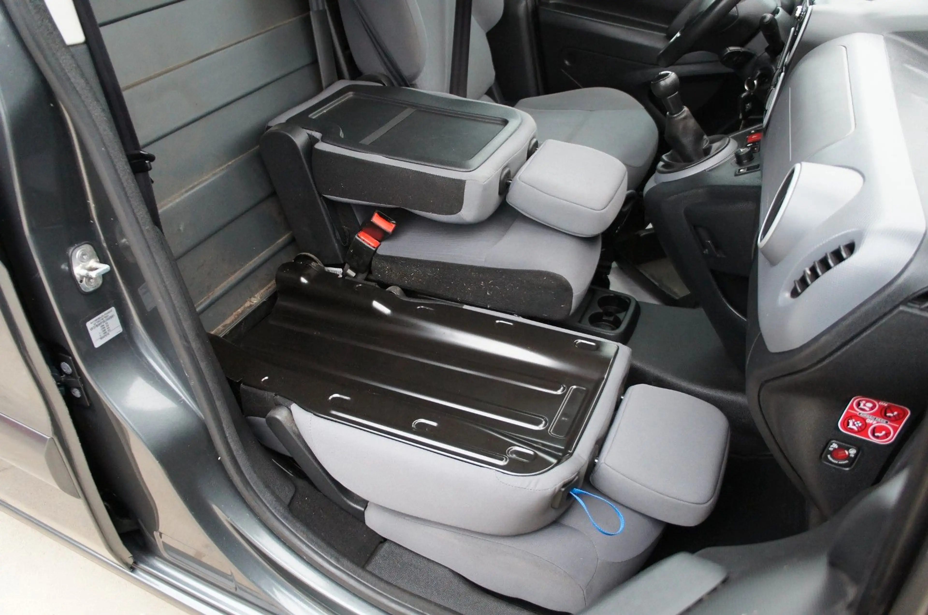 Peugeot Partner e-HDi L1H1 Klima Navi Tempom. 66KW Euro5 — photo 13