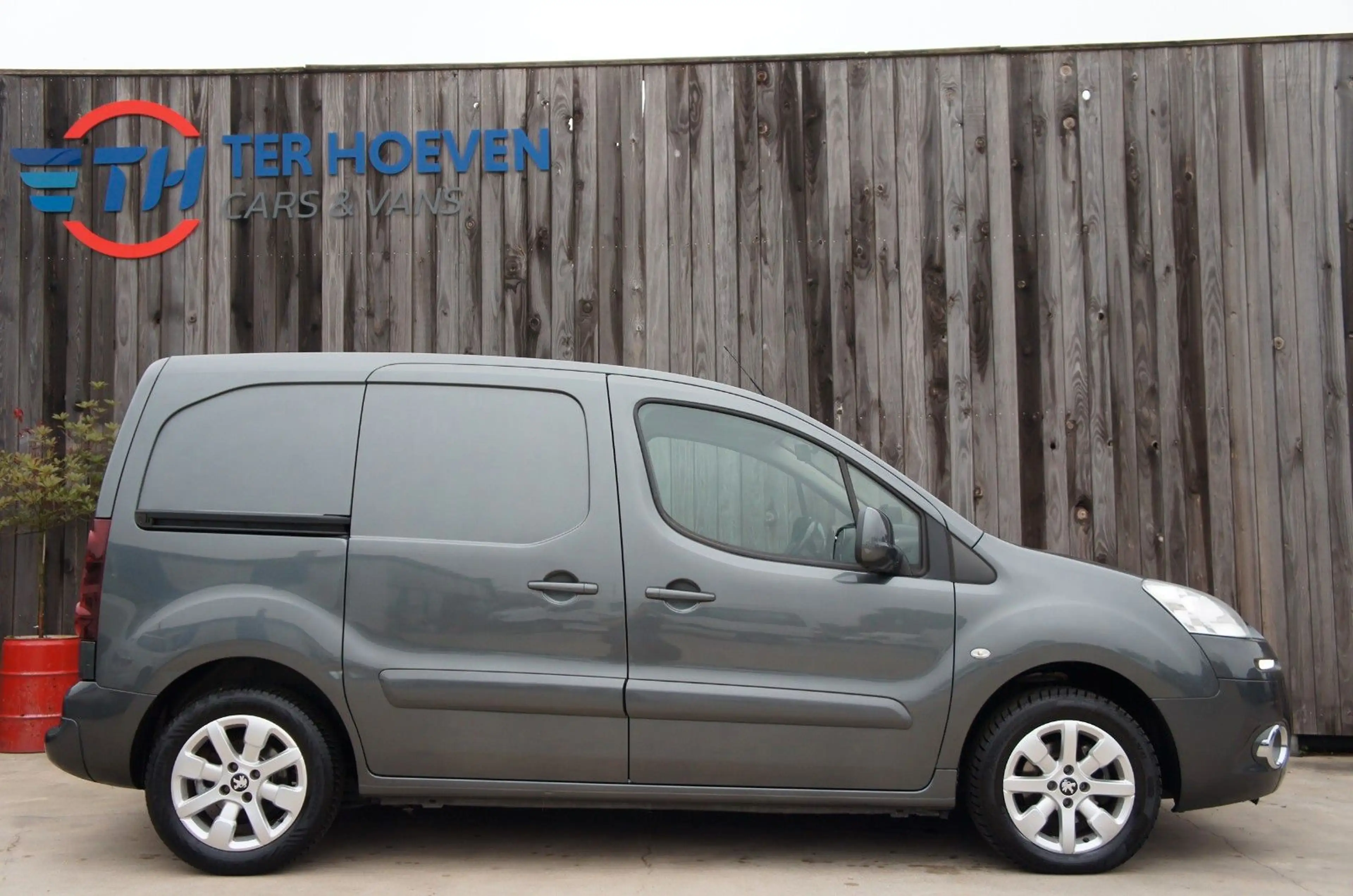 Peugeot Partner e-HDi L1H1 Klima Navi Tempom. 66KW Euro5 — photo 4