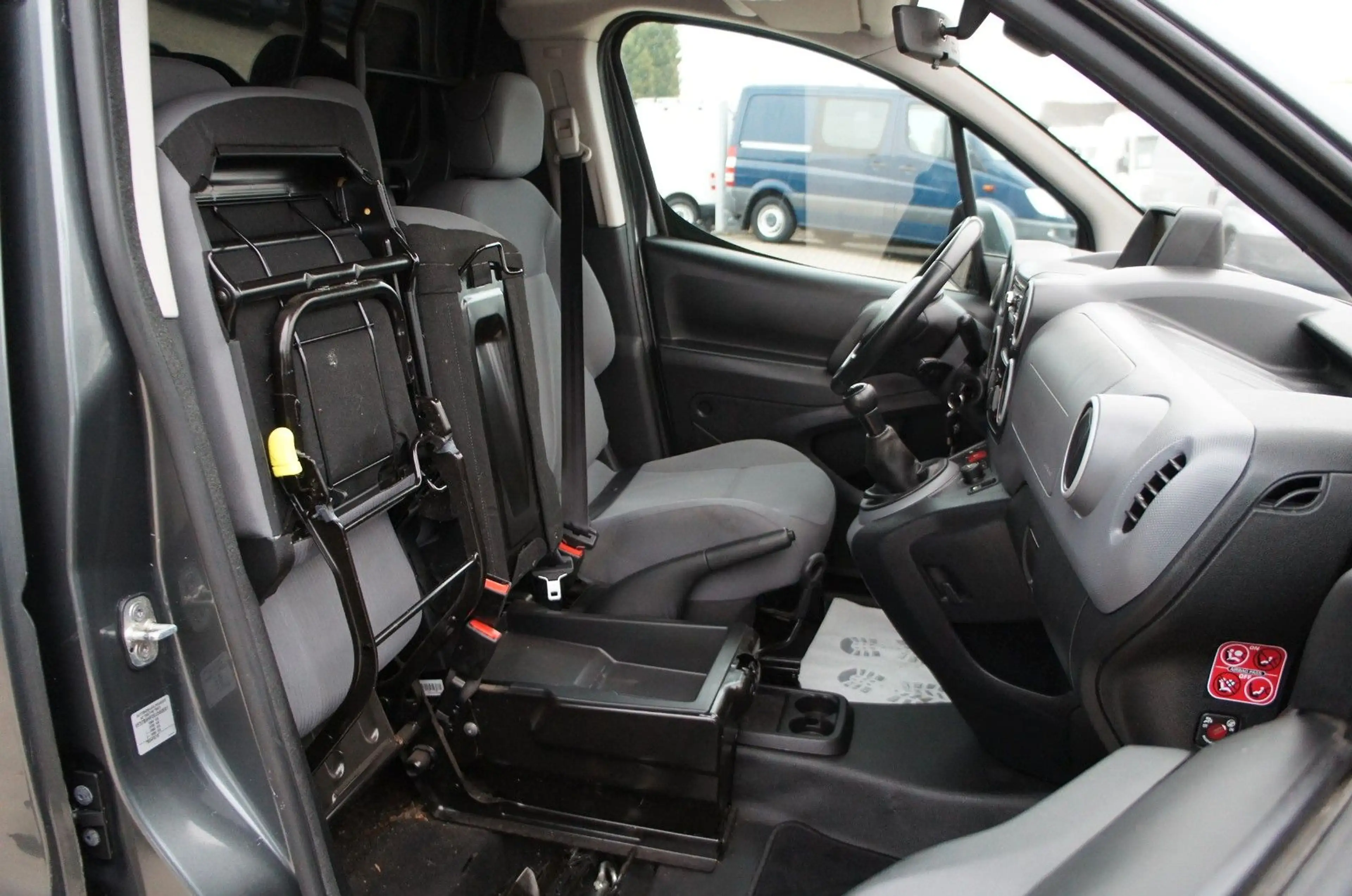 Peugeot Partner e-HDi L1H1 Klima Navi Tempom. 66KW Euro5 — photo 14