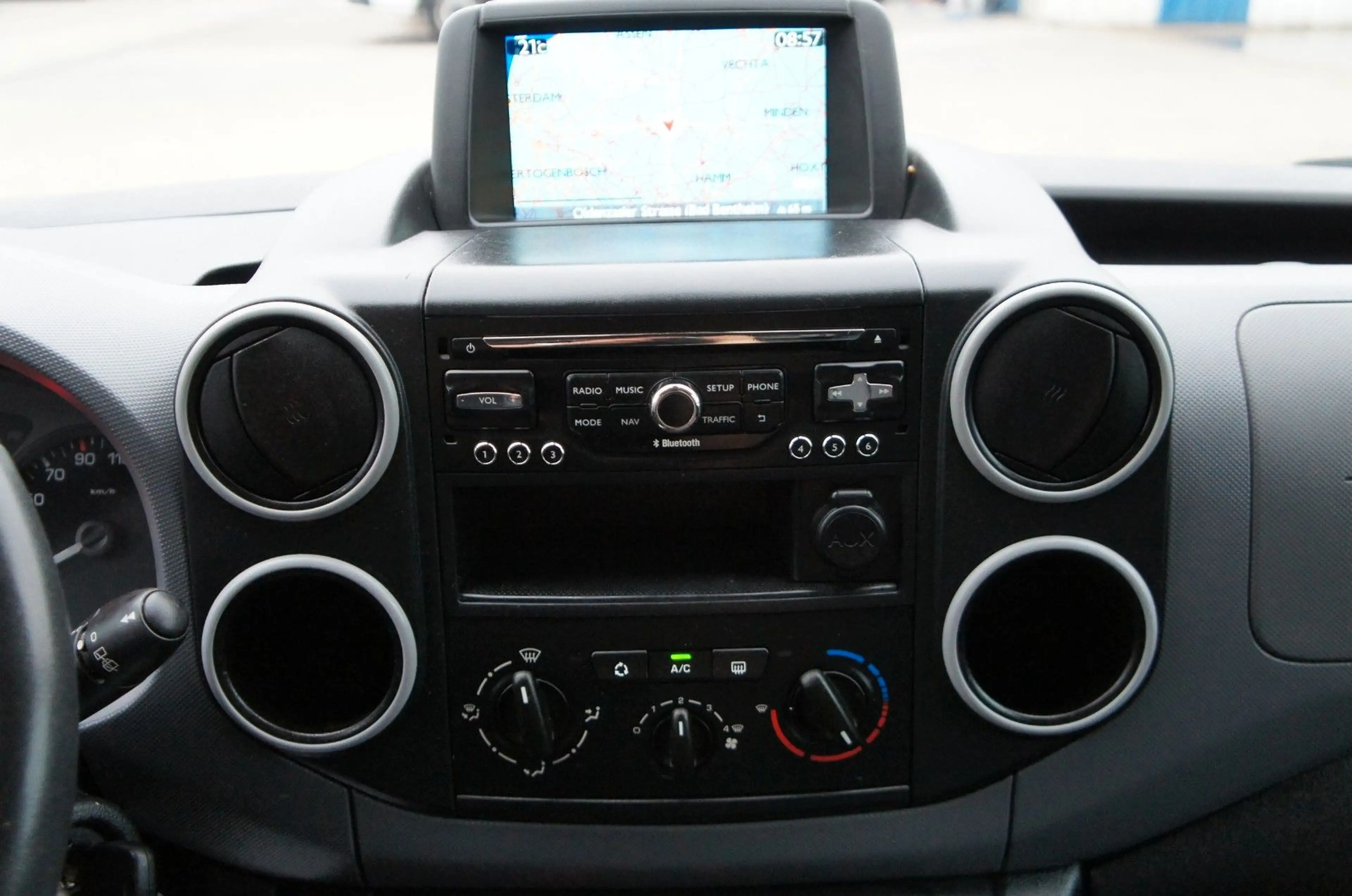 Peugeot Partner e-HDi L1H1 Klima Navi Tempom. 66KW Euro5 — photo 15
