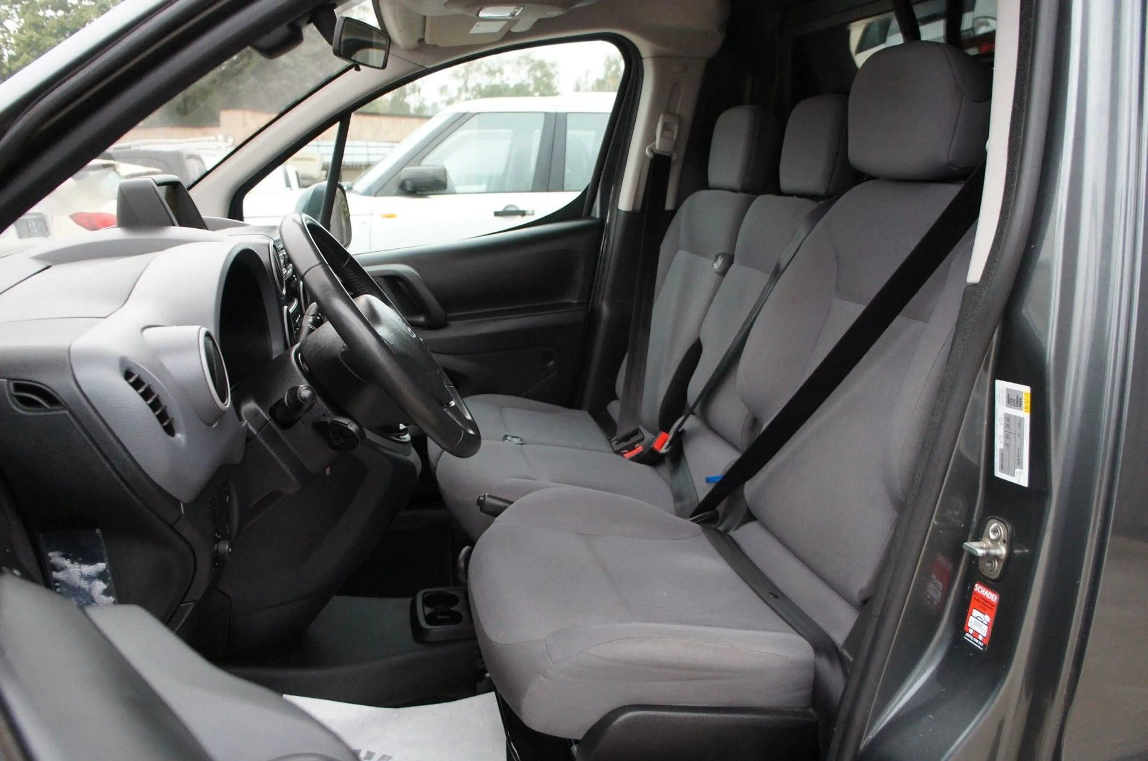 Peugeot Partner e-HDi L1H1 Klima Navi Tempom. 66KW Euro5 — photo 10
