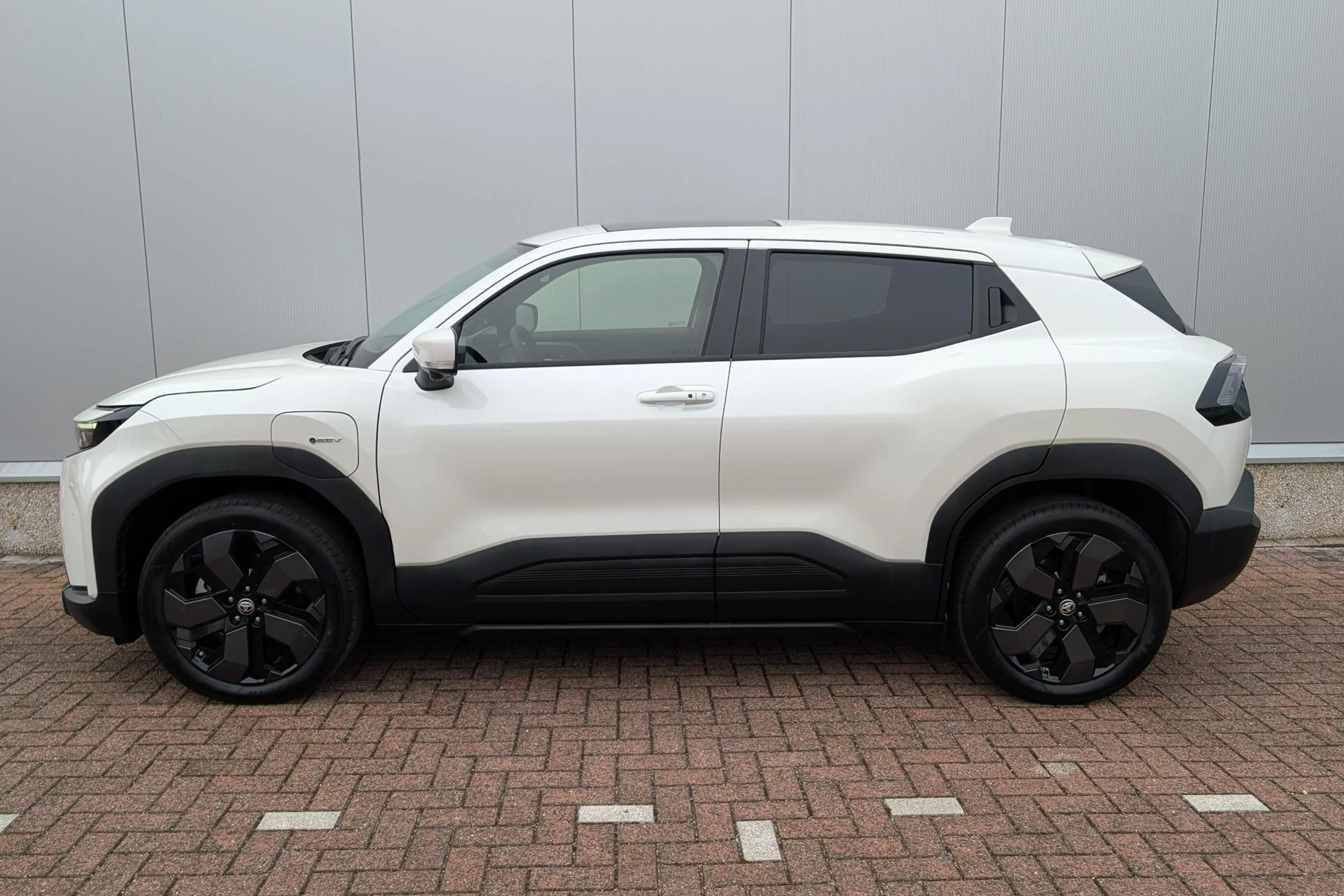 Toyota Urban Cruiser Executive 61 kWh — photo 12