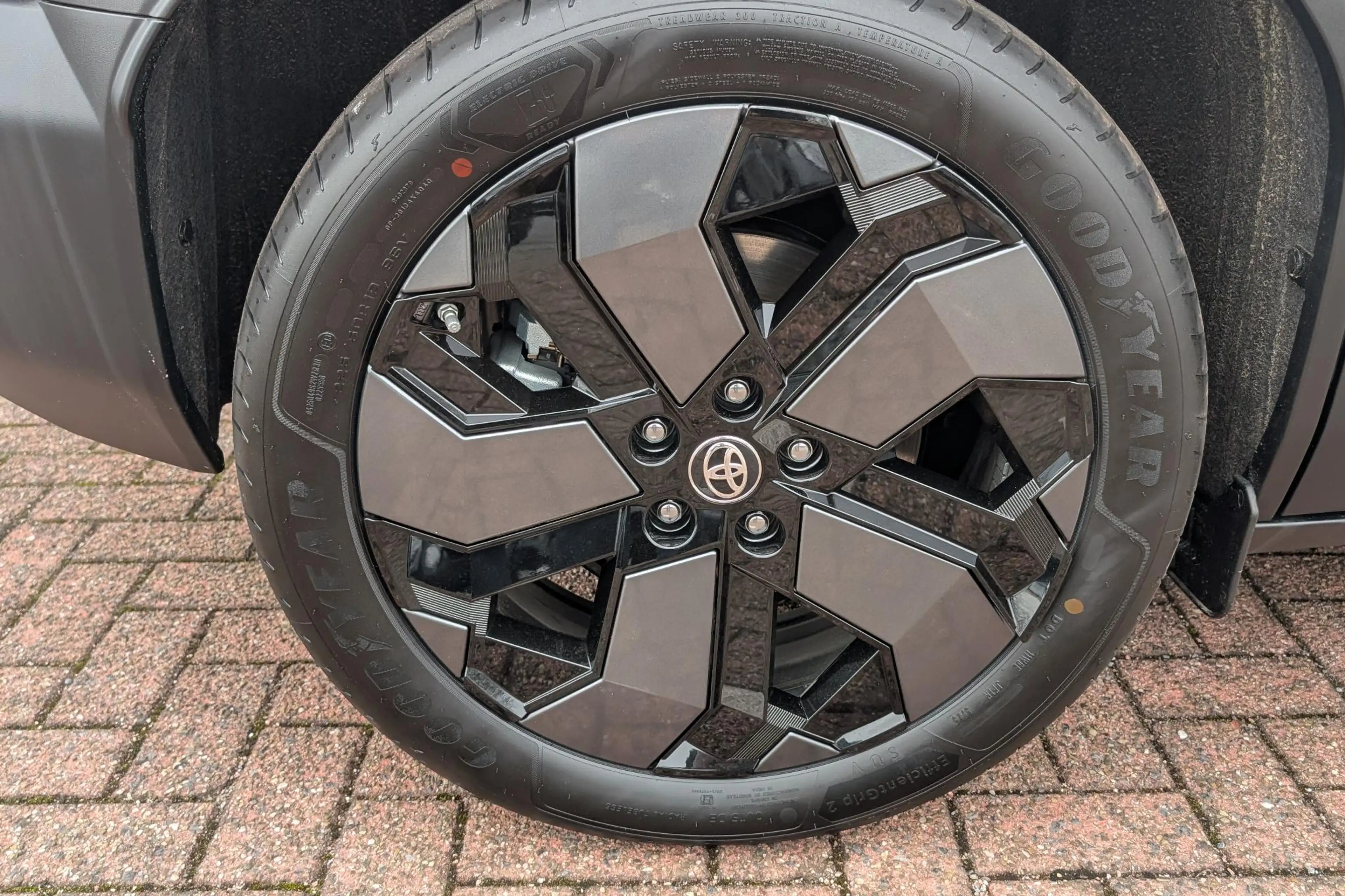 Toyota Urban Cruiser Executive 61 kWh — photo 9