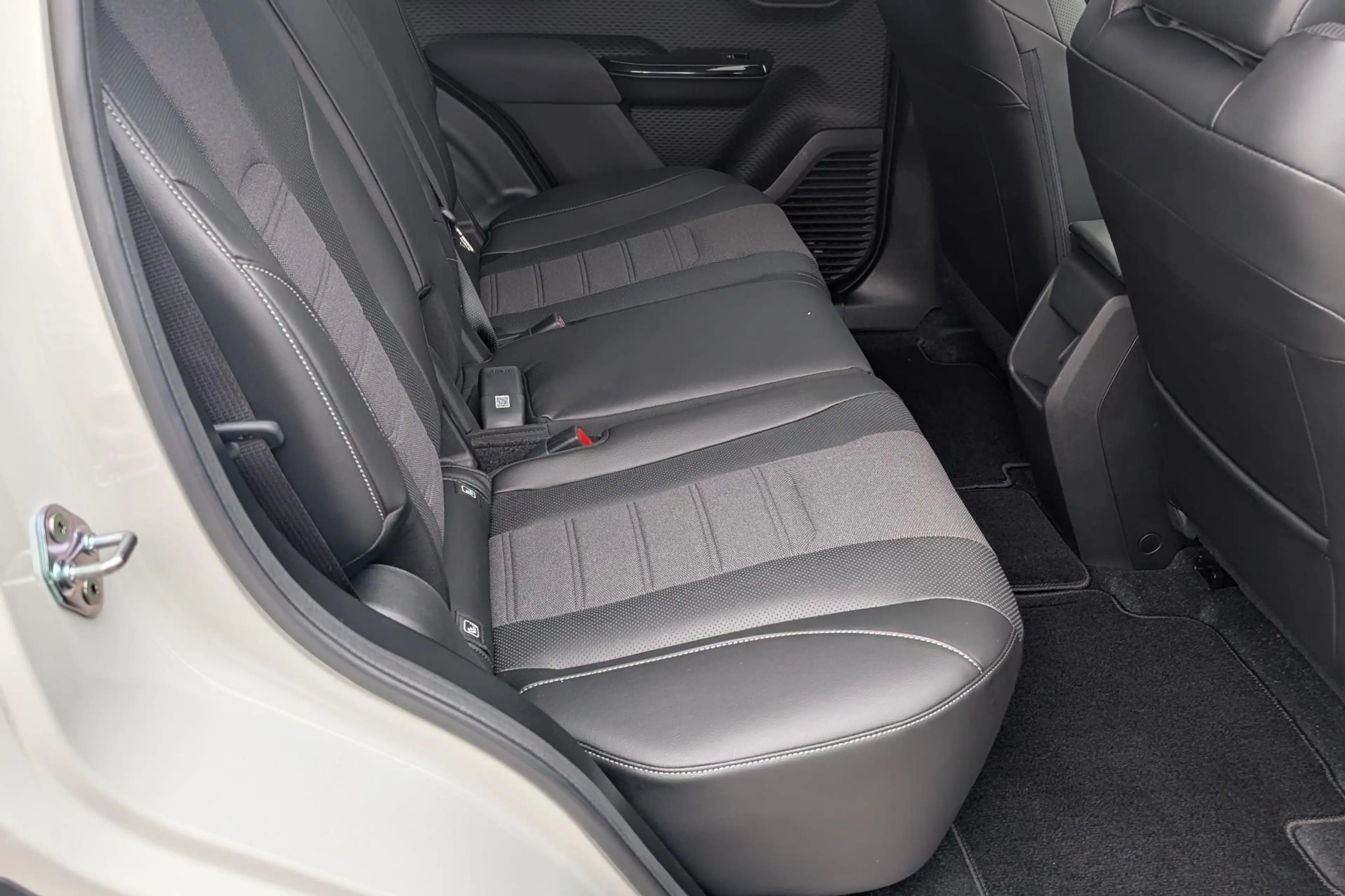 Toyota Urban Cruiser Executive 61 kWh — photo 8