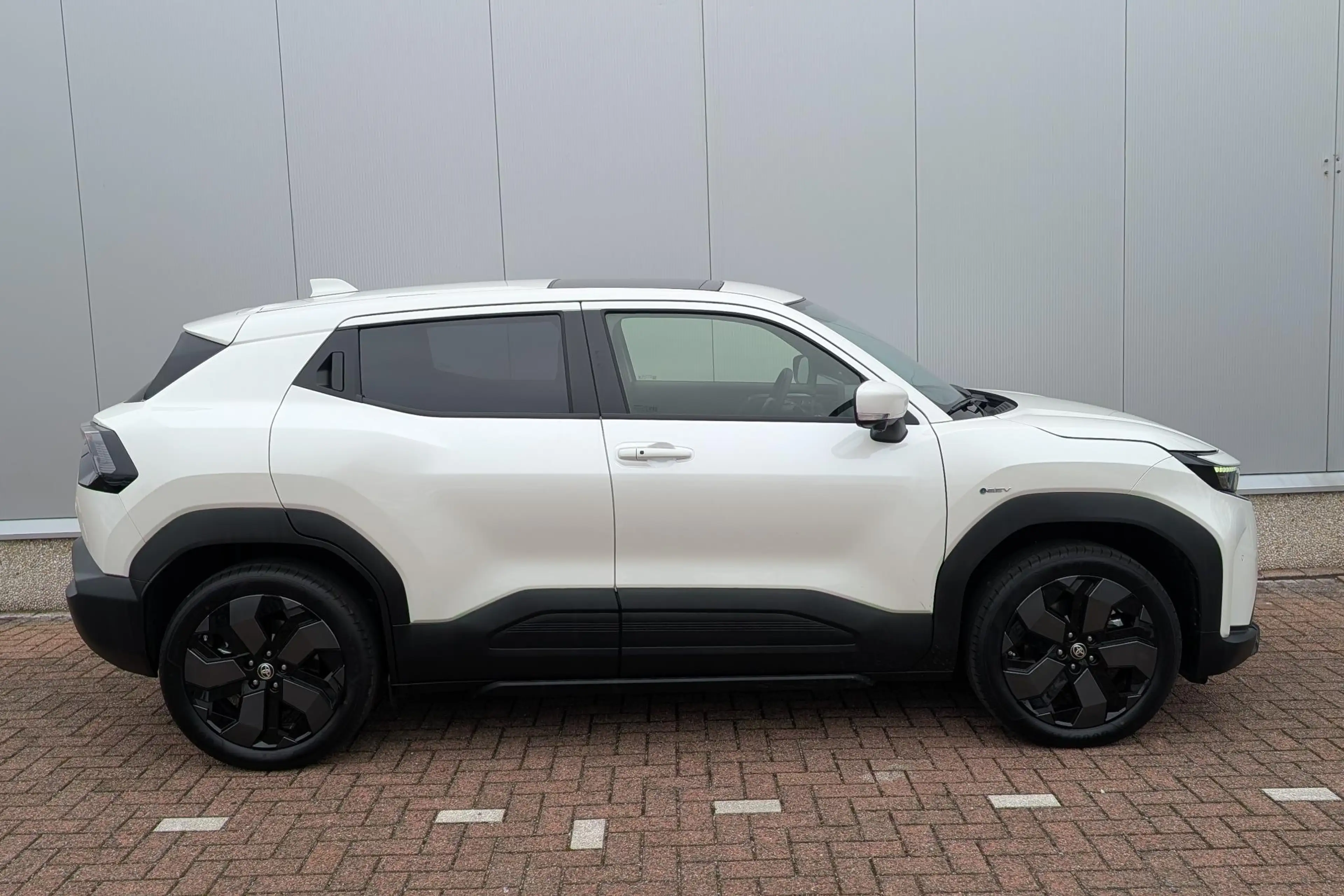 Toyota Urban Cruiser Executive 61 kWh — photo 2