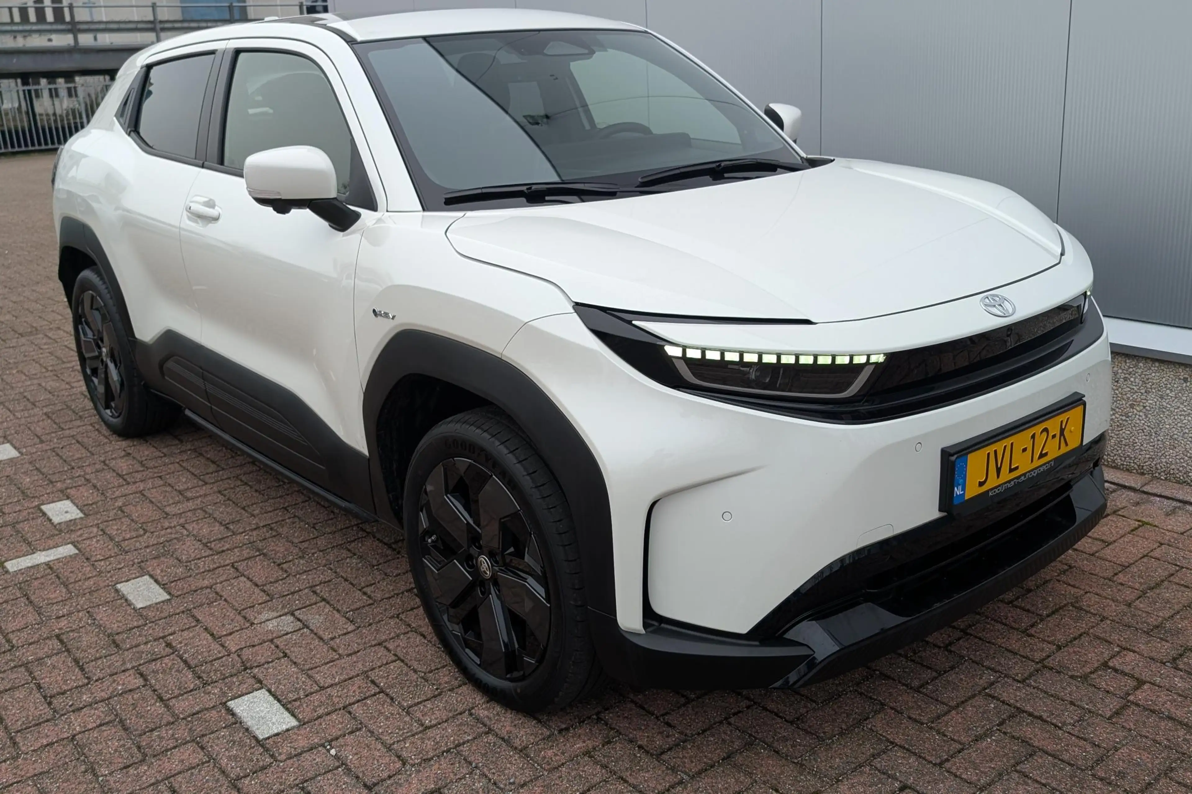 Toyota Urban Cruiser Executive 61 kWh — photo 10
