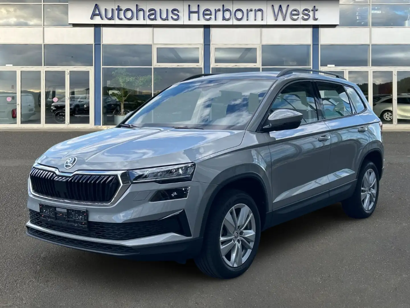 Skoda Karoq 1.5 TSI ACT Selection OPF DSG LED Navi Park und Wi Gris - 1