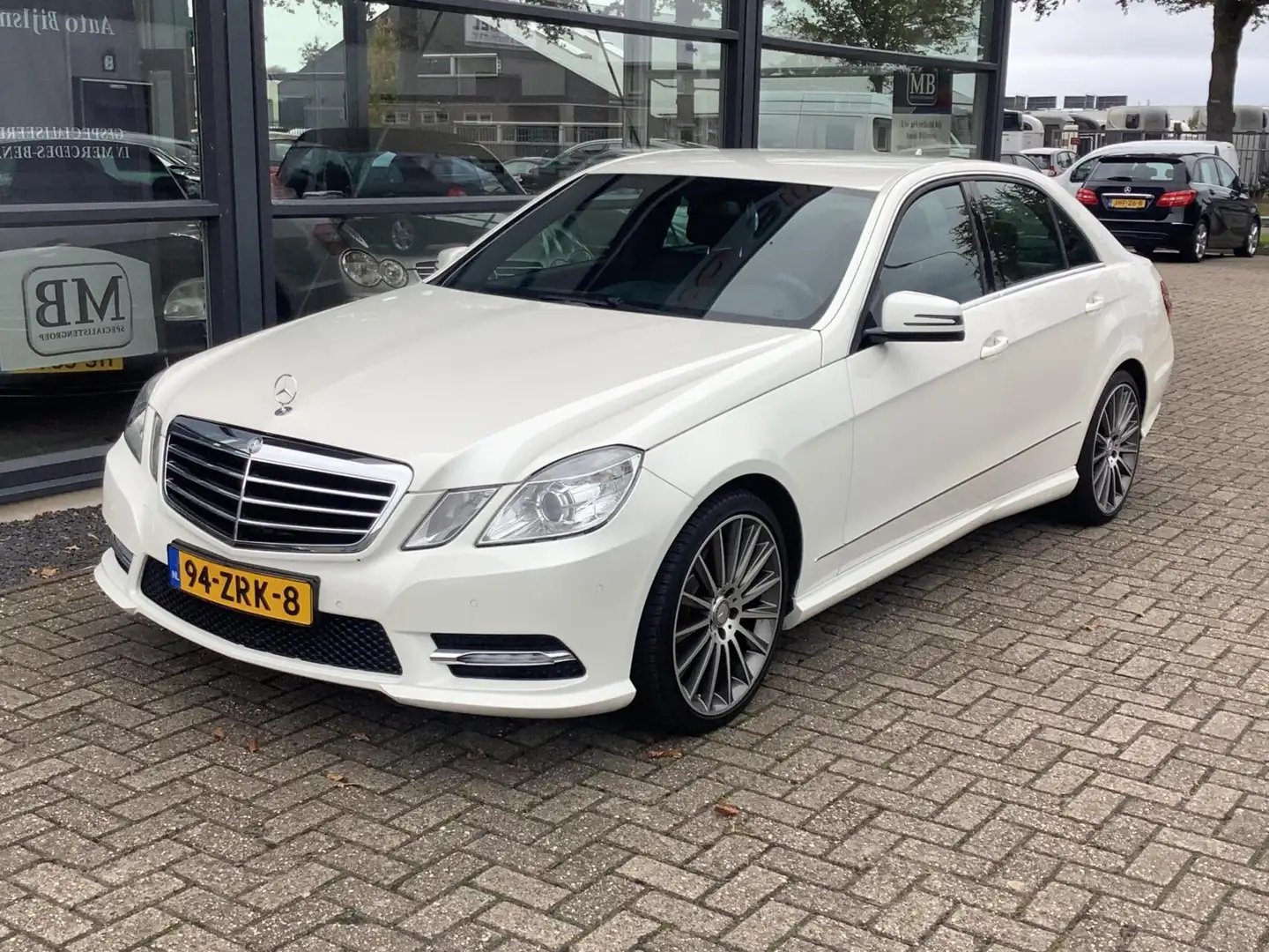 Mercedes-Benz E 200 CGI Edition Sport AMG pakket, zeer net Blanc - 2