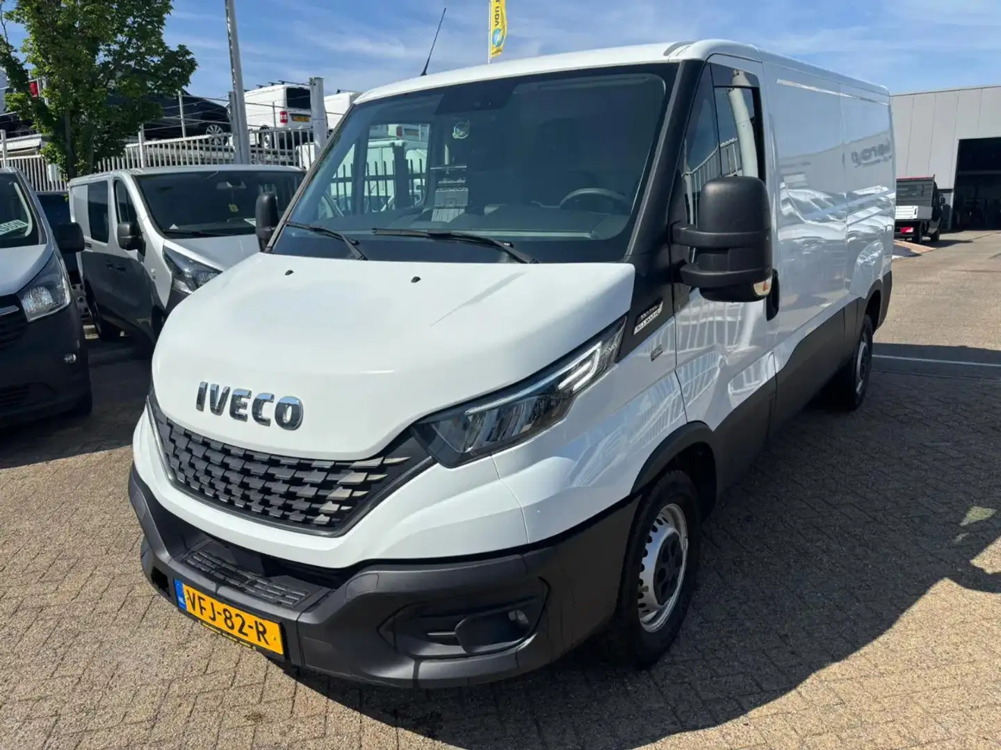Iveco Daily 35S14 l2h1 automaat airco 140000km euro 6 3500kg t Wit - 2