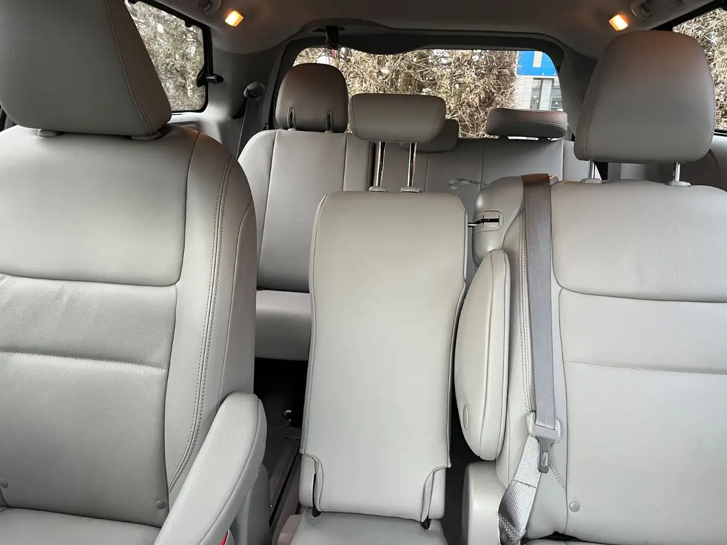 Toyota Sienna 3,5 V6 XLE- 8 Sitze. Grau - 2