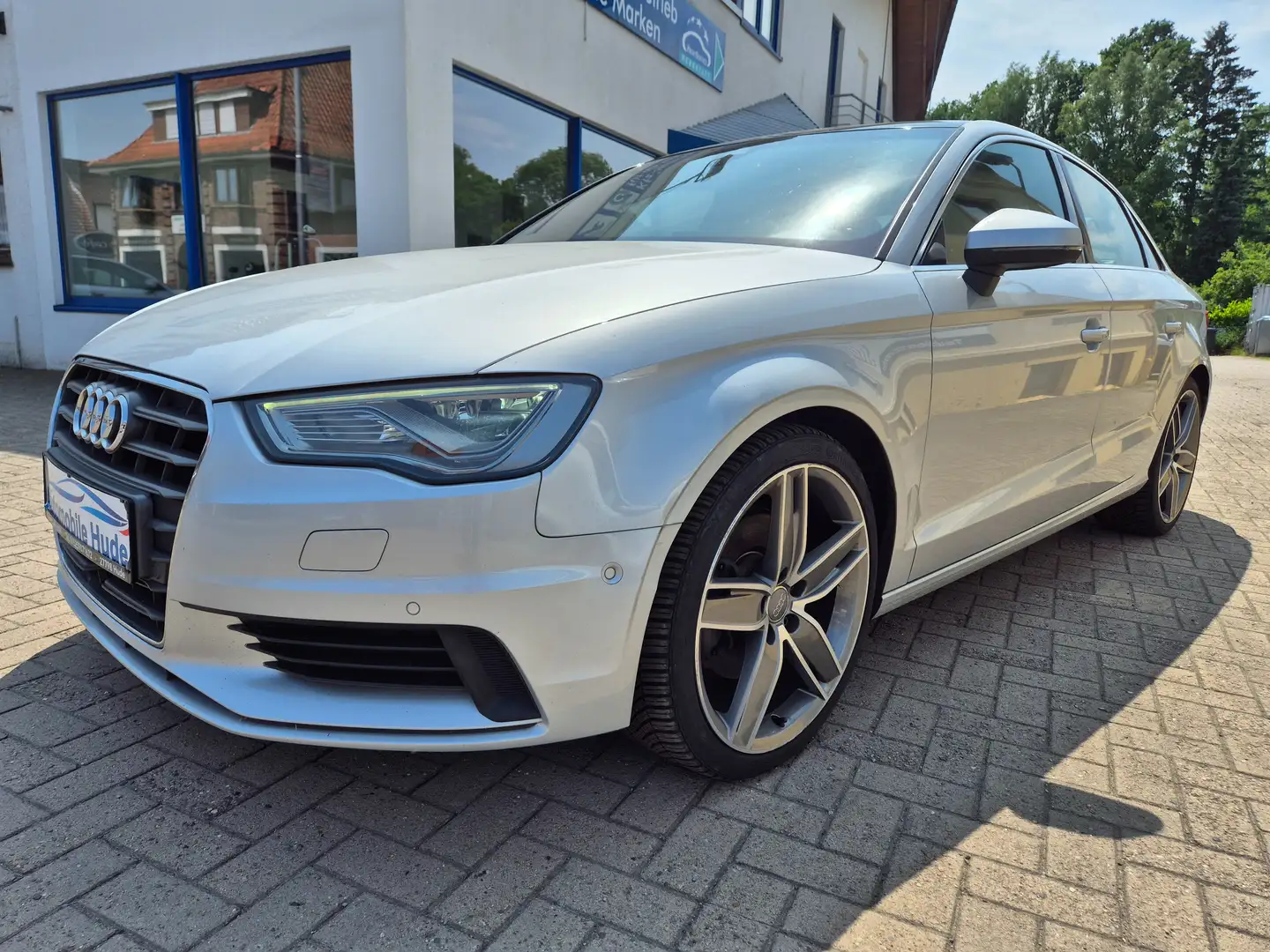 Audi A3 ambiente 1.8 TFSI DSG Navi Panorama RKamera Grau - 1