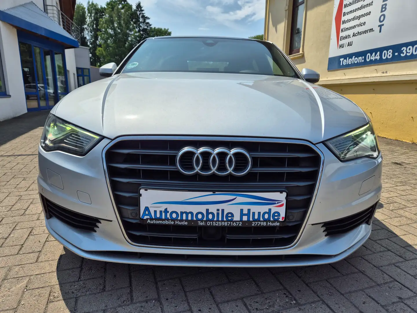 Audi A3 ambiente 1.8 TFSI DSG Navi Panorama RKamera Grau - 2