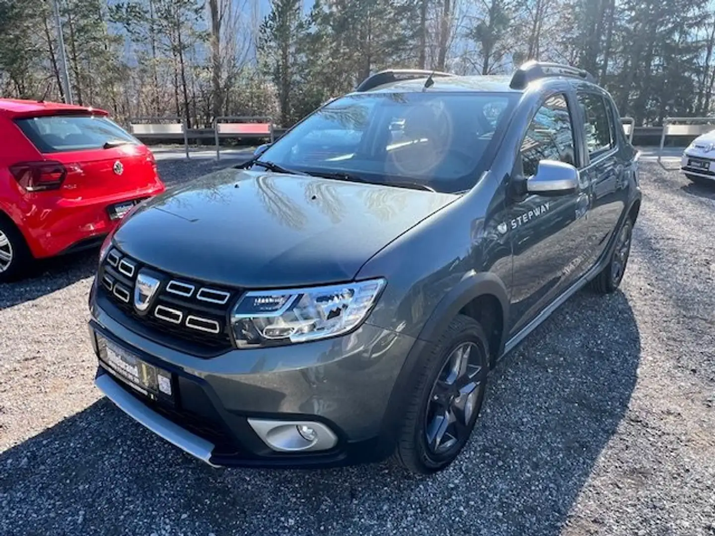 Dacia Sandero Stepway TCe 90 S&S *Celebration* ERSTBESITZ Grau - 1