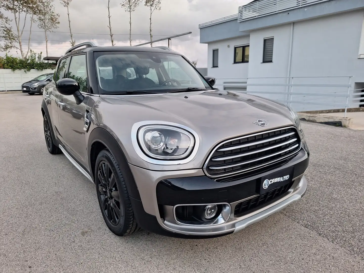 MINI Cooper D Countryman HYPE AUTOMAT. NAV+RETROCAM. Gris - 2