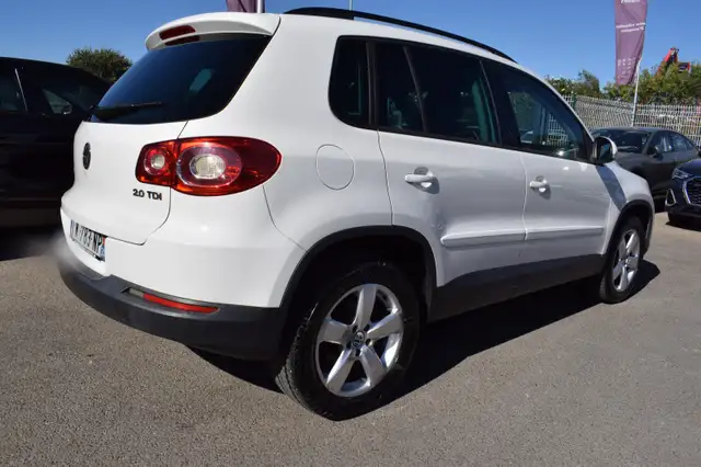 Volkswagen Tiguan view 5