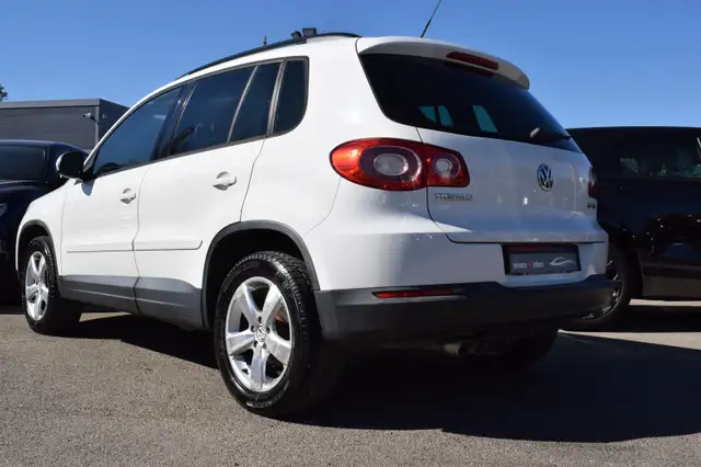 Volkswagen Tiguan view 3